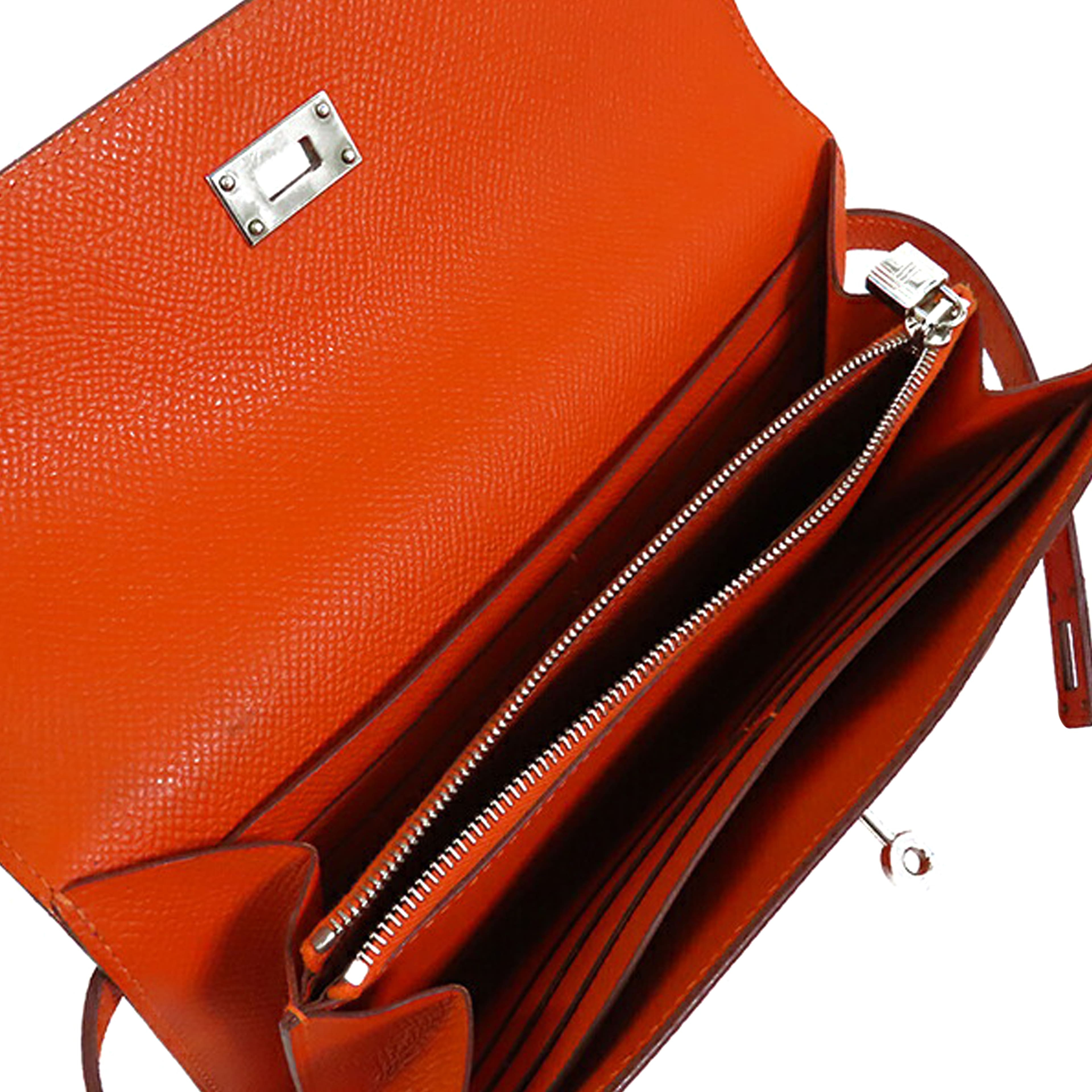 Hermès Epsom Kelly Longue Wallet, från Luxclusif, i färgen orange. Klicka för att öppna bilden i stort format