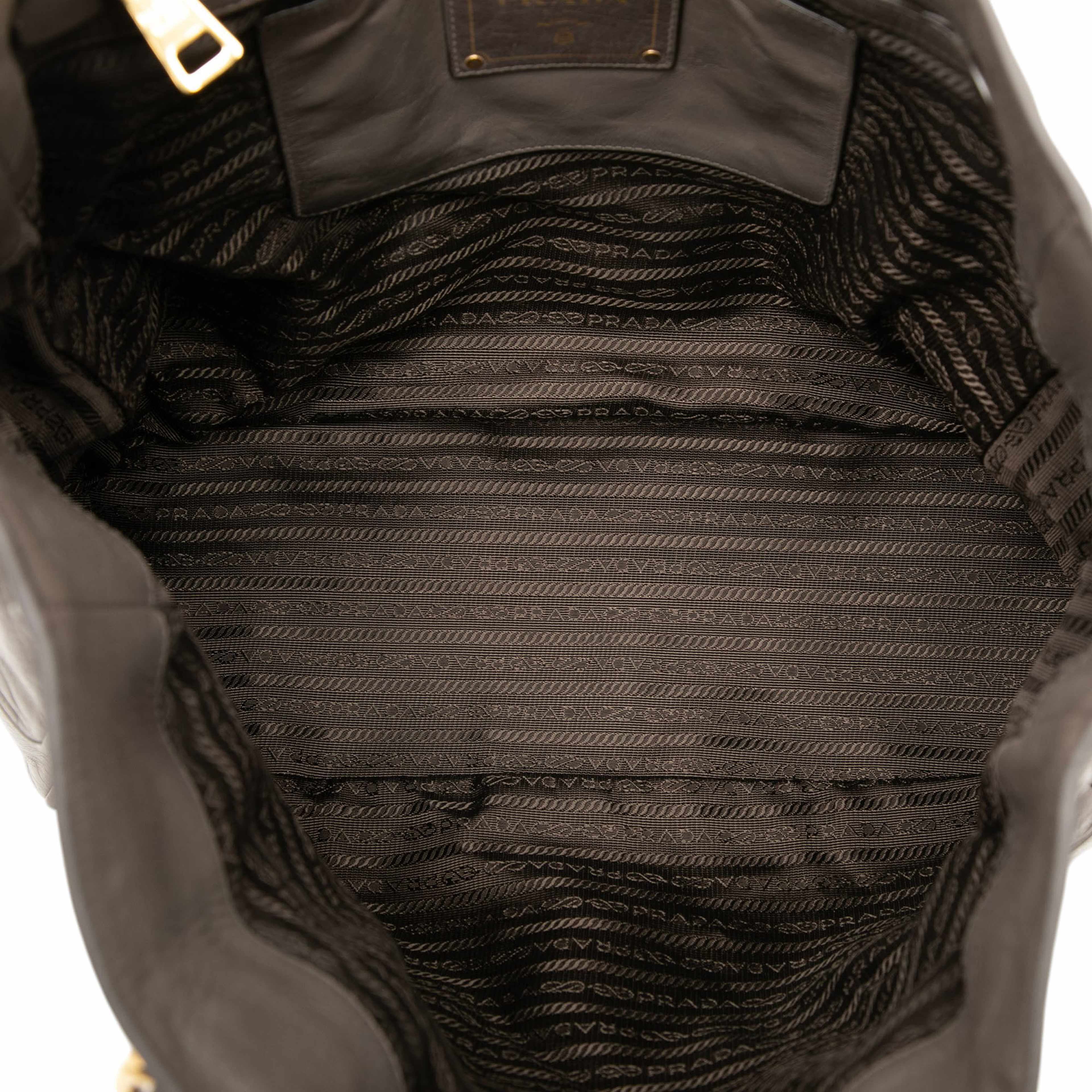 Prada Vitello Shine Satchel, från Luxclusif, i färgen taupe. Klicka för att öppna bilden i stort format