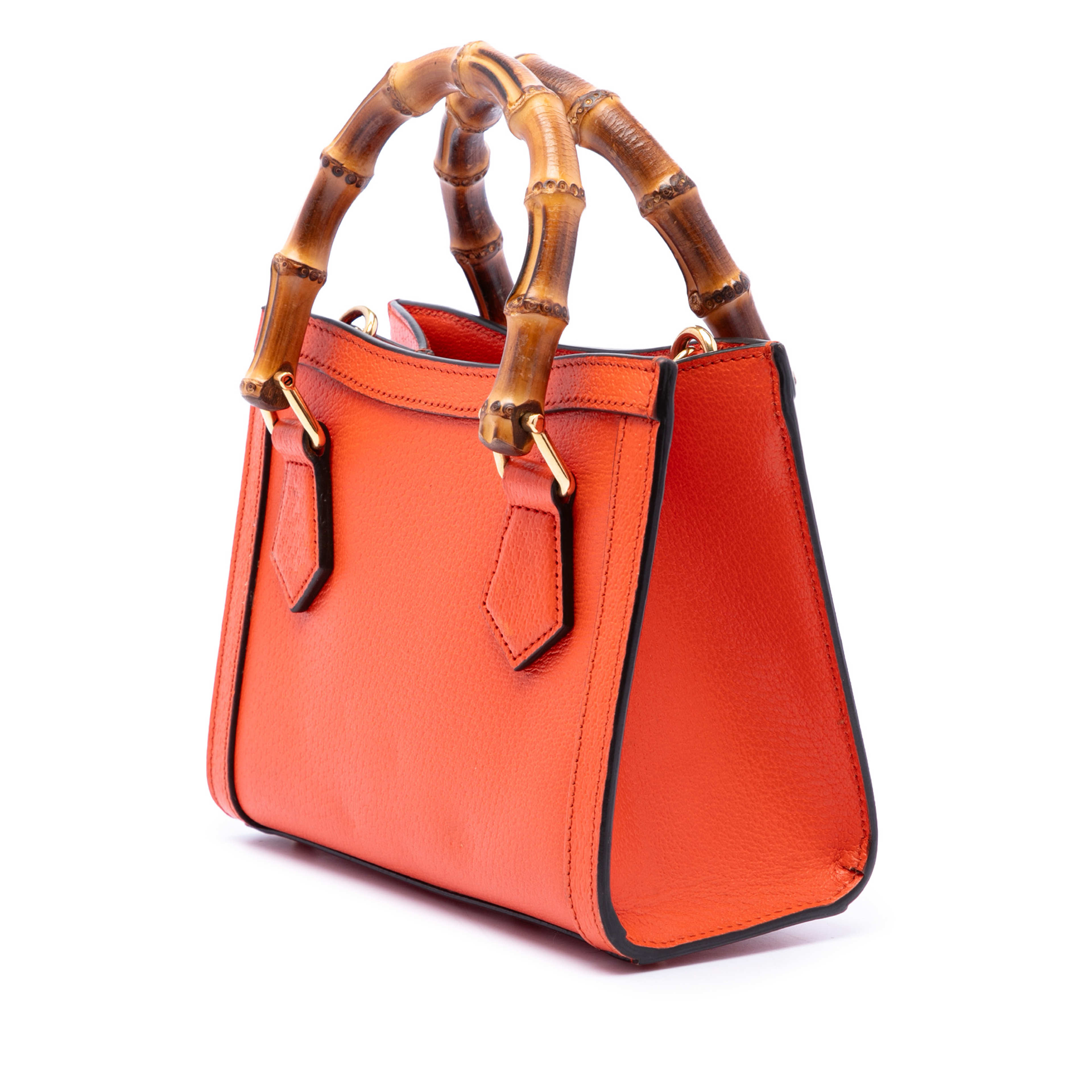 Gucci Small Calfskin Bamboo Diana Satchel, från Luxclusif, i färgen orange. Klicka för att öppna bilden i stort format