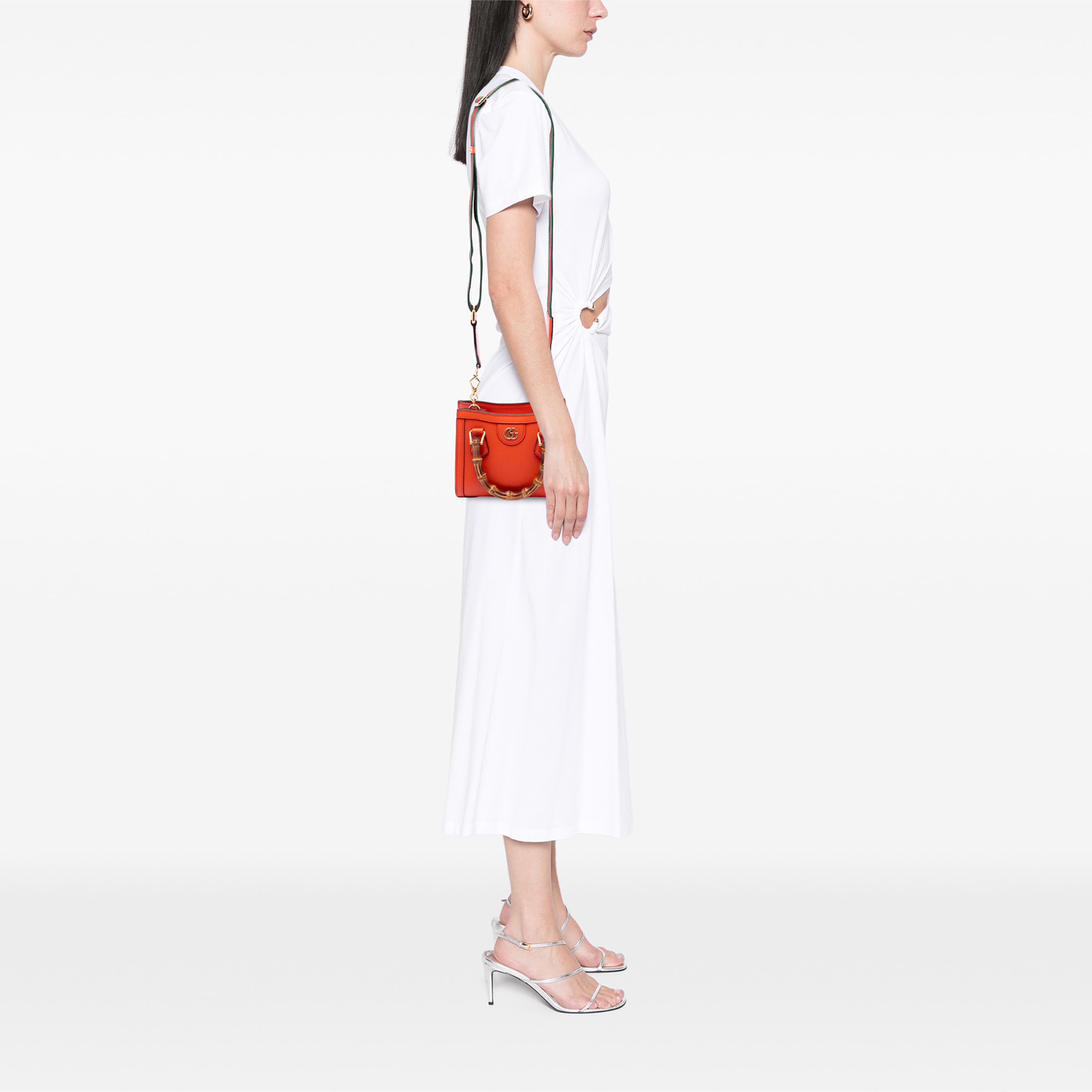 Gucci Small Calfskin Bamboo Diana Satchel, från Luxclusif, i färgen orange. Klicka för att öppna bilden i stort format