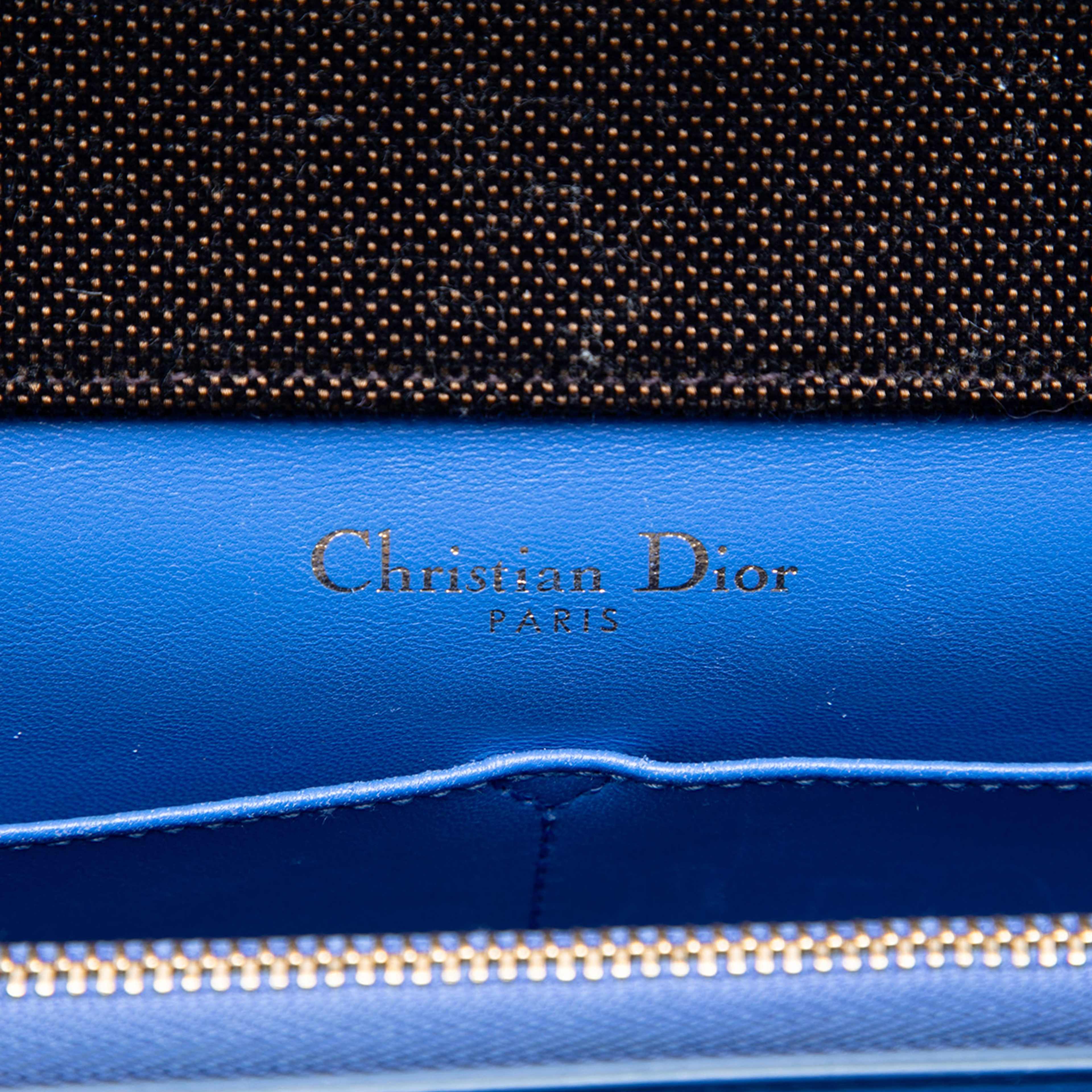 Dior Large Oblique Canvas And Velvet Diorama Flap, från Luxclusif, i färgen blå. Klicka för att öppna bilden i stort format