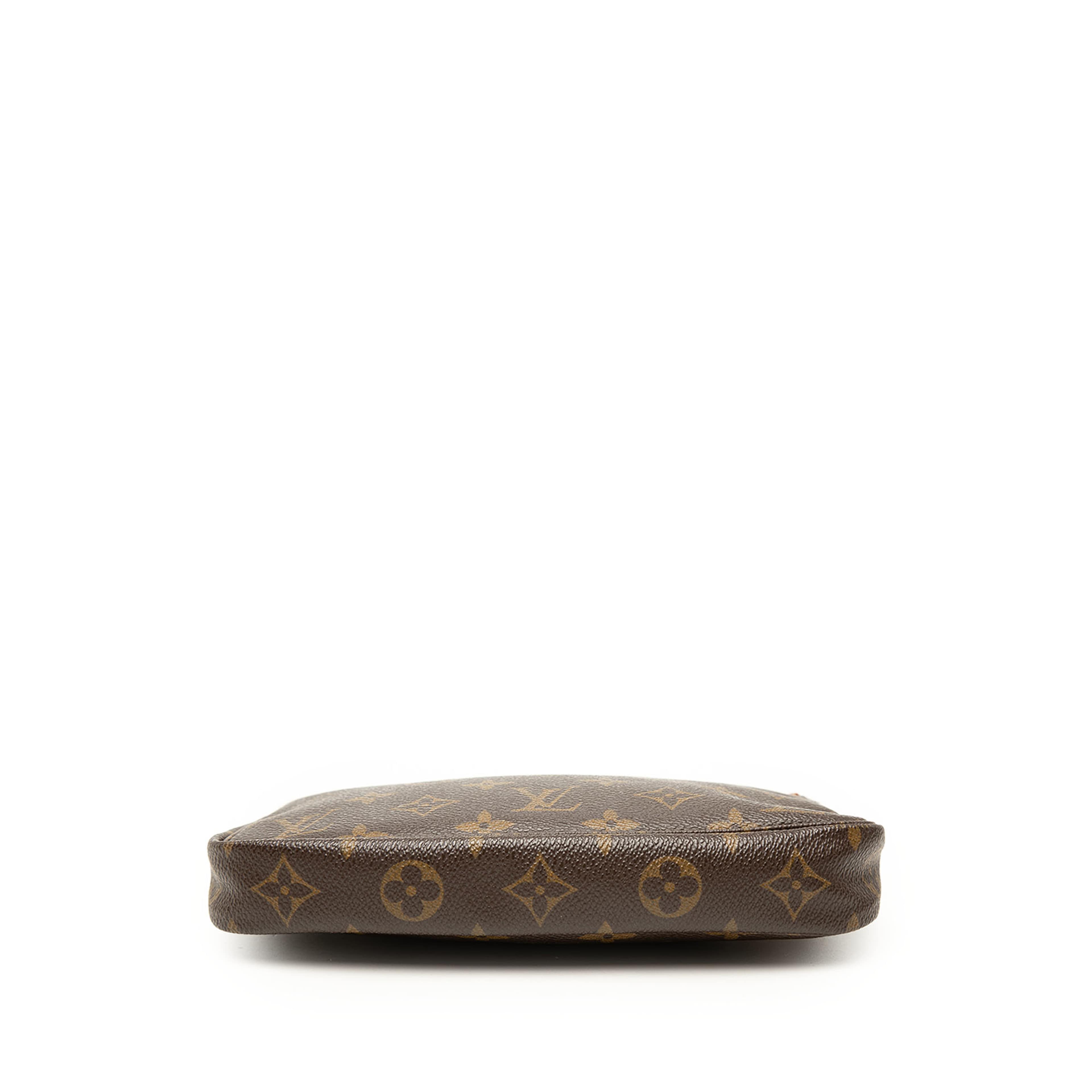 Louis Vuitton Monogram Pochette Accessoires, från Luxclusif, i färgen brun. Klicka för att öppna bilden i stort format