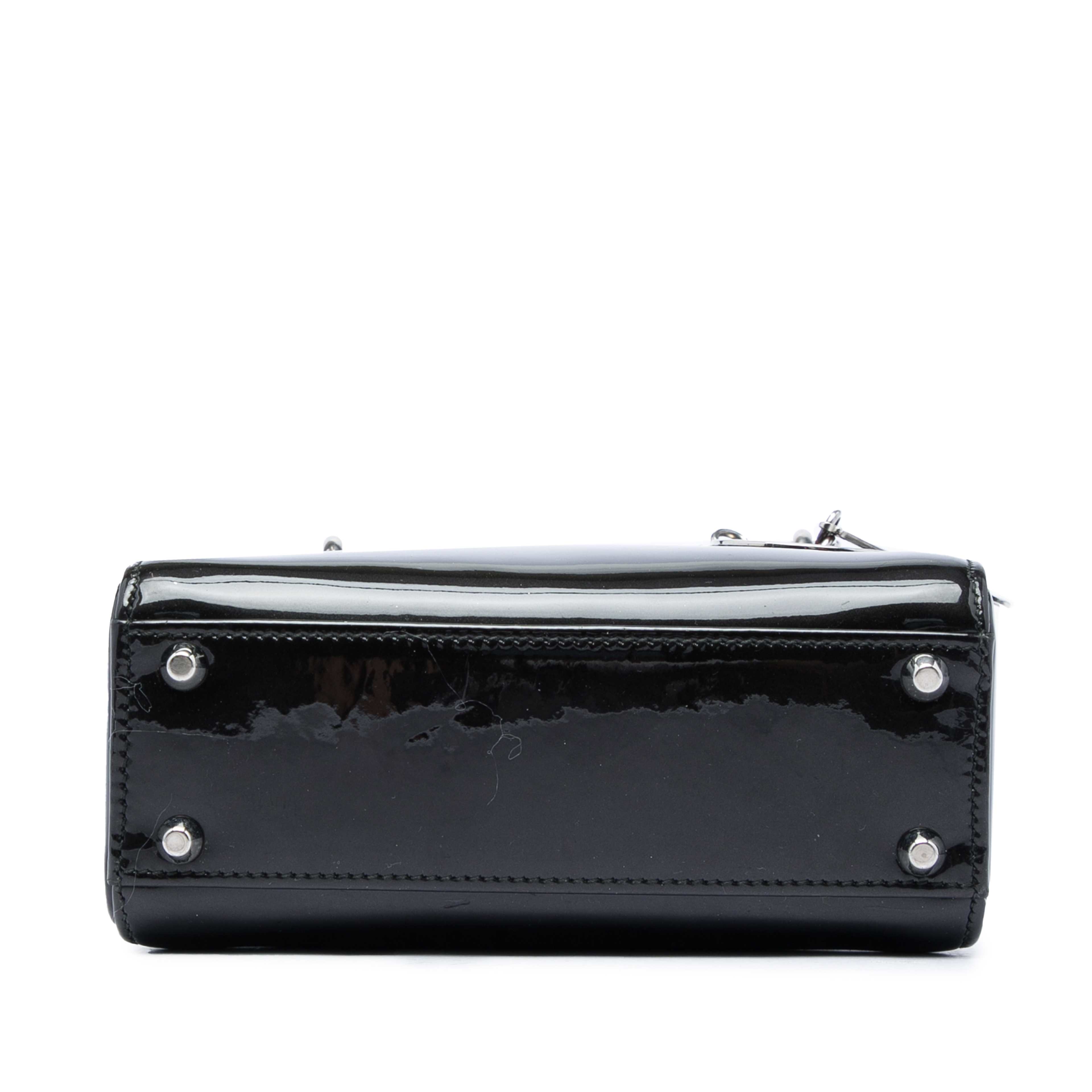 Dior Mini Patent Lady Dior, från Luxclusif, i färgen svart. Klicka för att öppna bilden i stort format