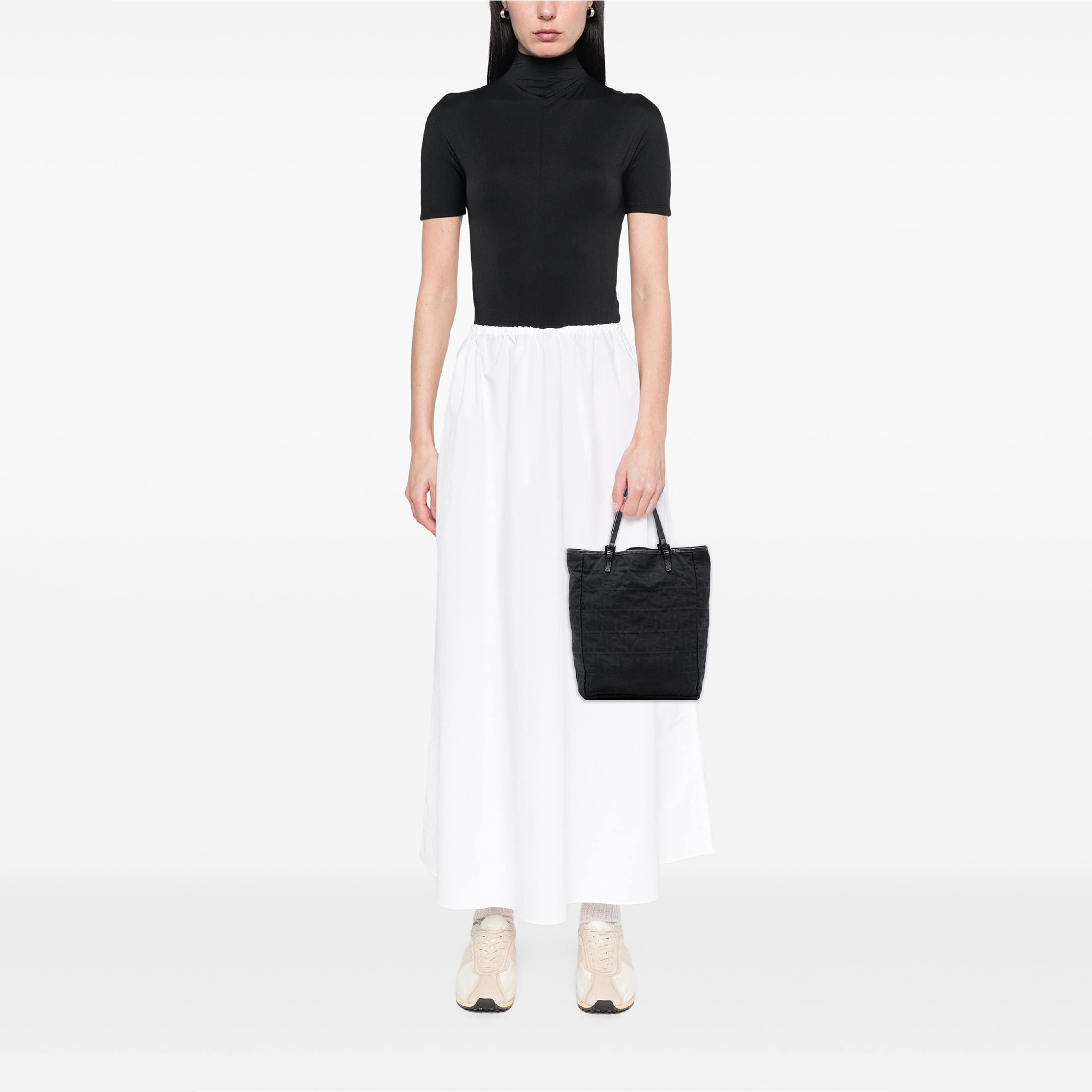 Fendi Zucca Canvas Tote, från Luxclusif, i färgen svart. Klicka för att öppna bilden i stort format
