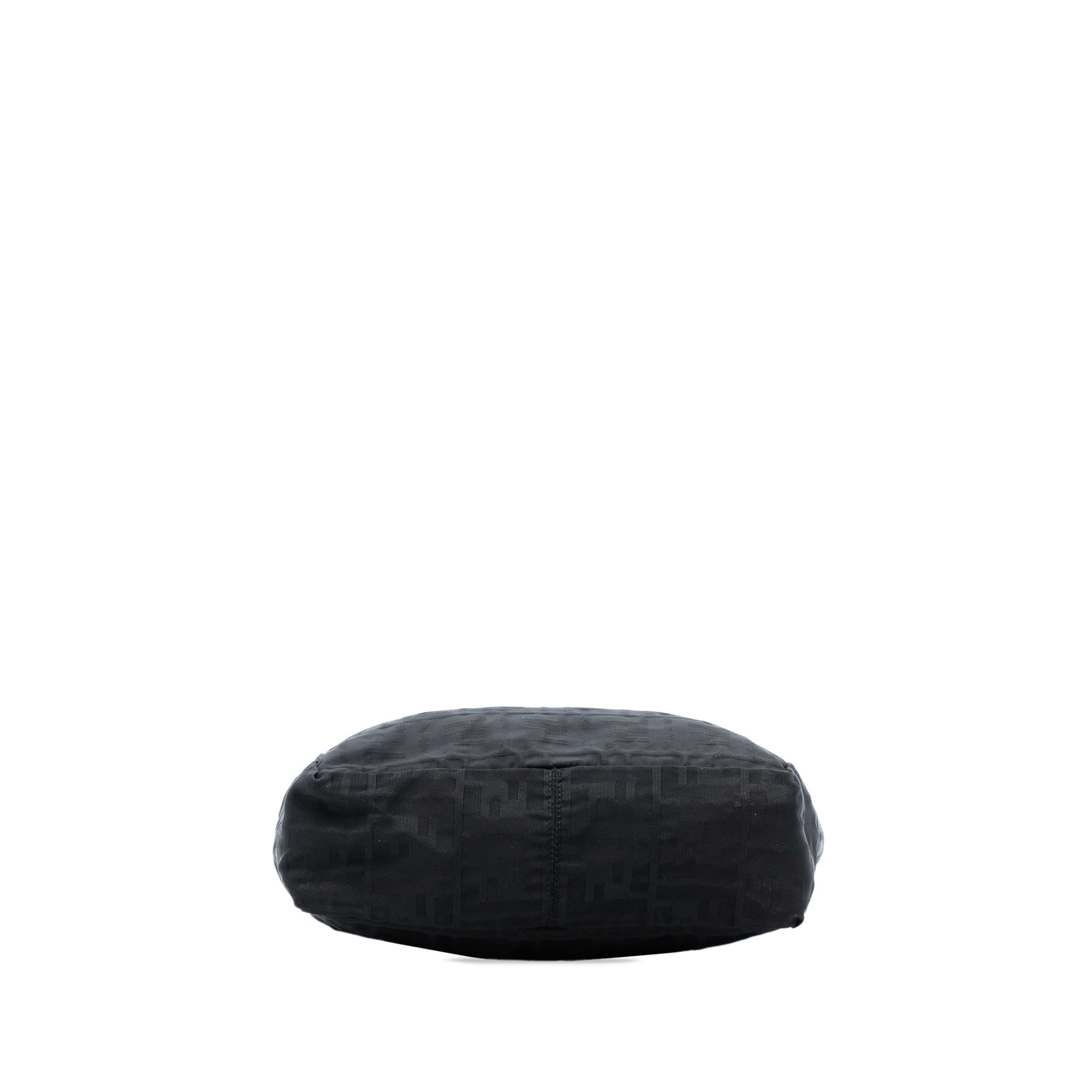 Fendi Zucca Canvas Tote, från Luxclusif, i färgen black. Klicka för att öppna bilden i stort format