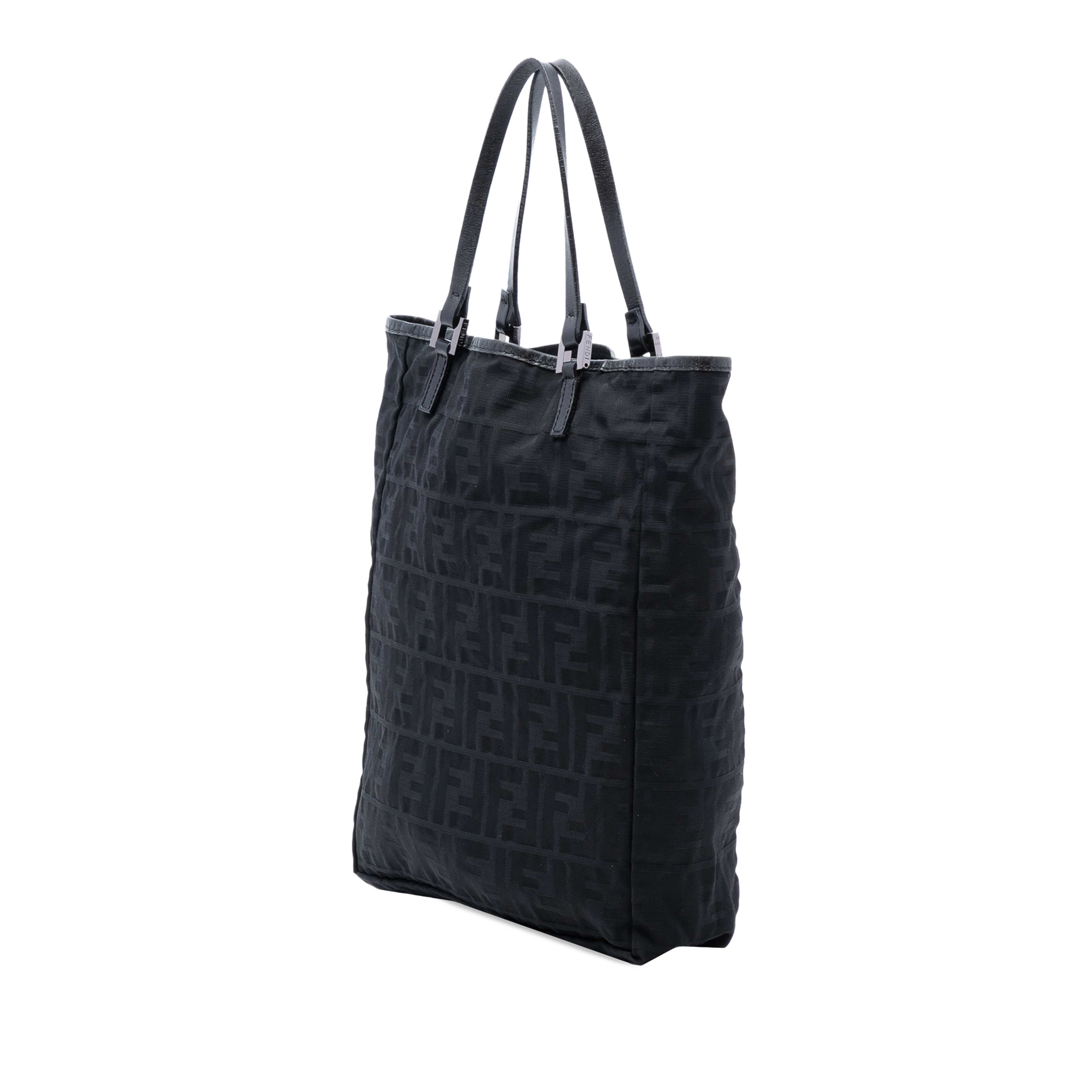 Fendi Zucca Canvas Tote, från Luxclusif, i färgen black. Klicka för att öppna bilden i stort format