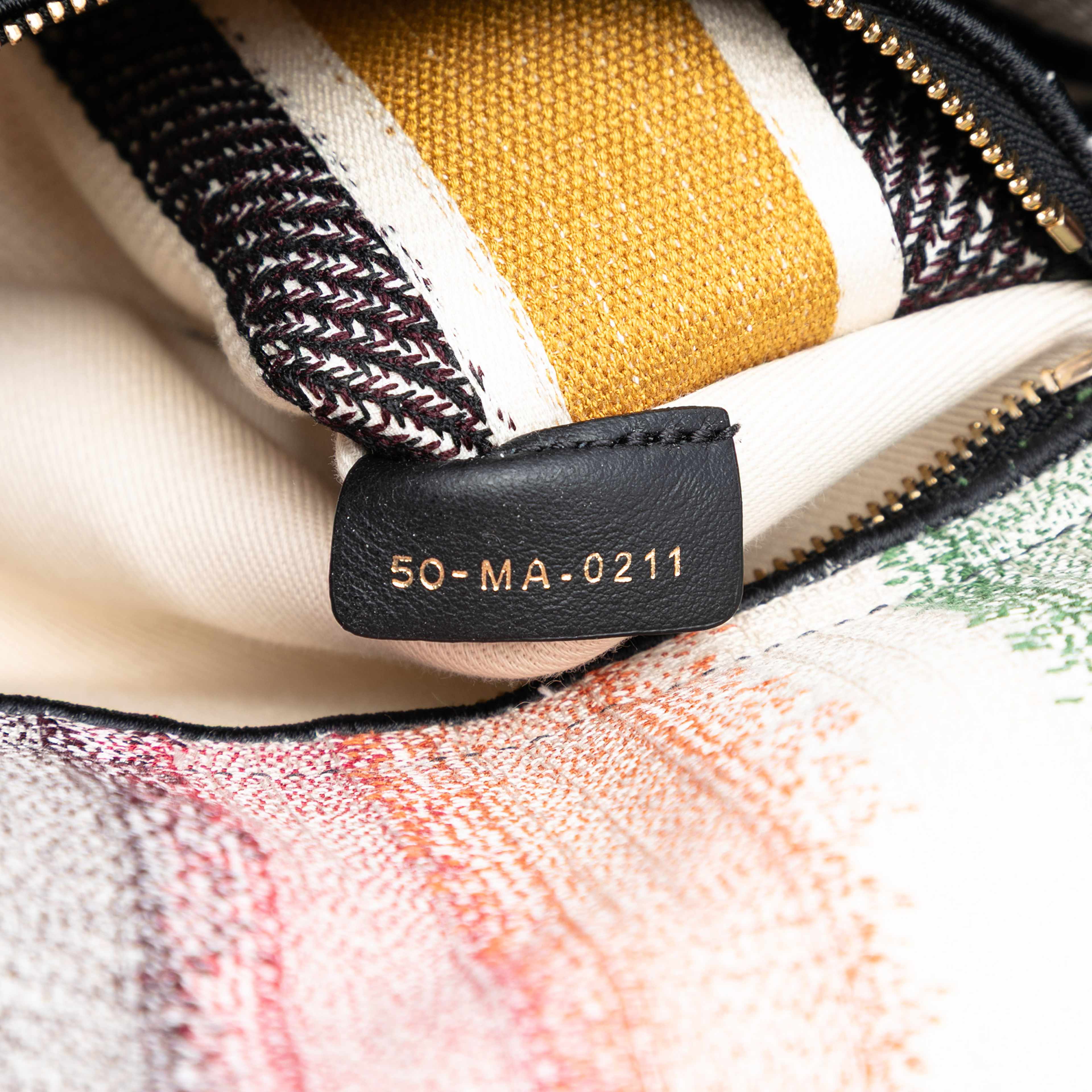 Dior Medium Embroidered Multicolor Canvas Striped Lady D Lite, från Luxclusif, i färgen multi. Klicka för att öppna bilden i stort format