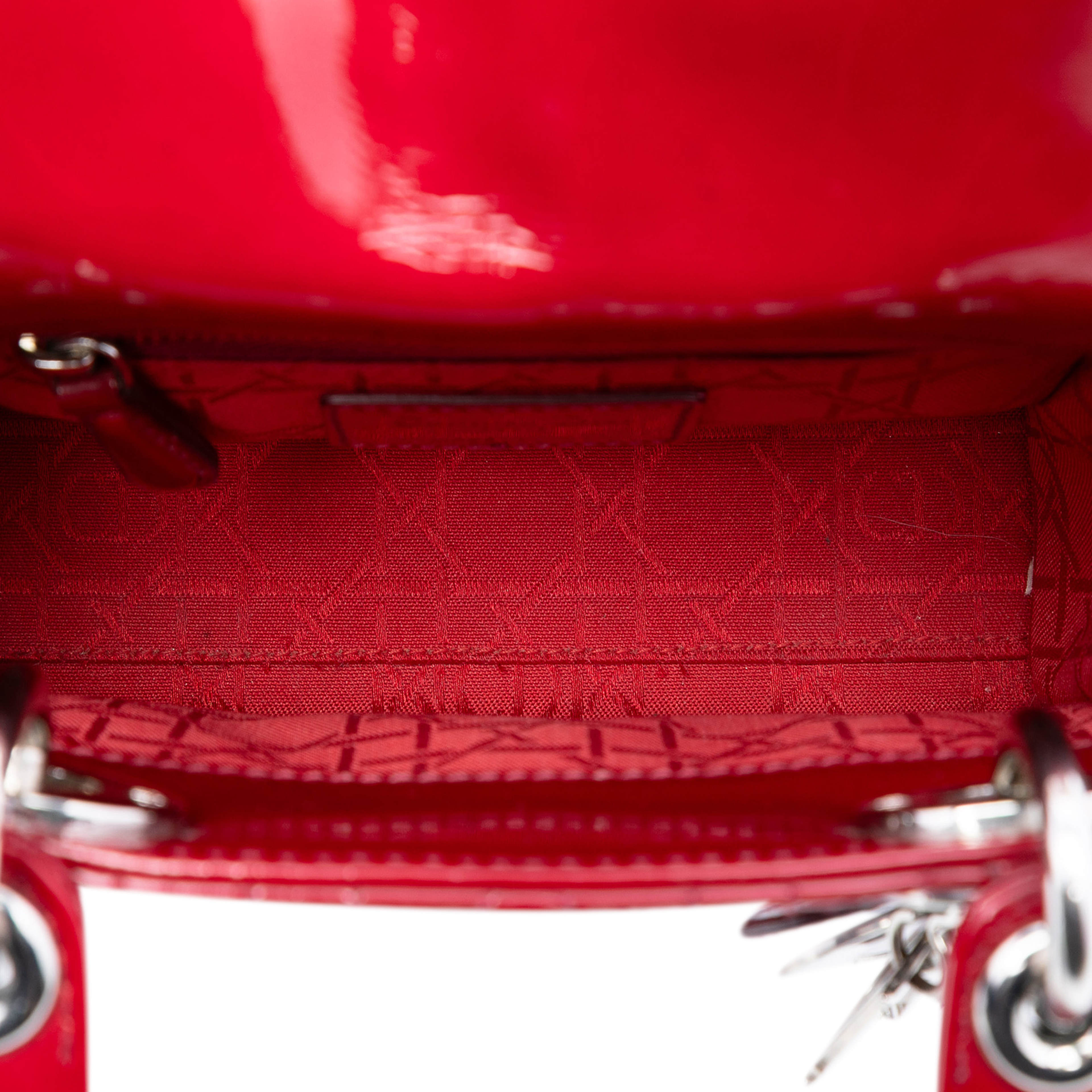 Dior Mini Patent Cannage Lady Dior, från Luxclusif, i färgen dark red. Klicka för att öppna bilden i stort format