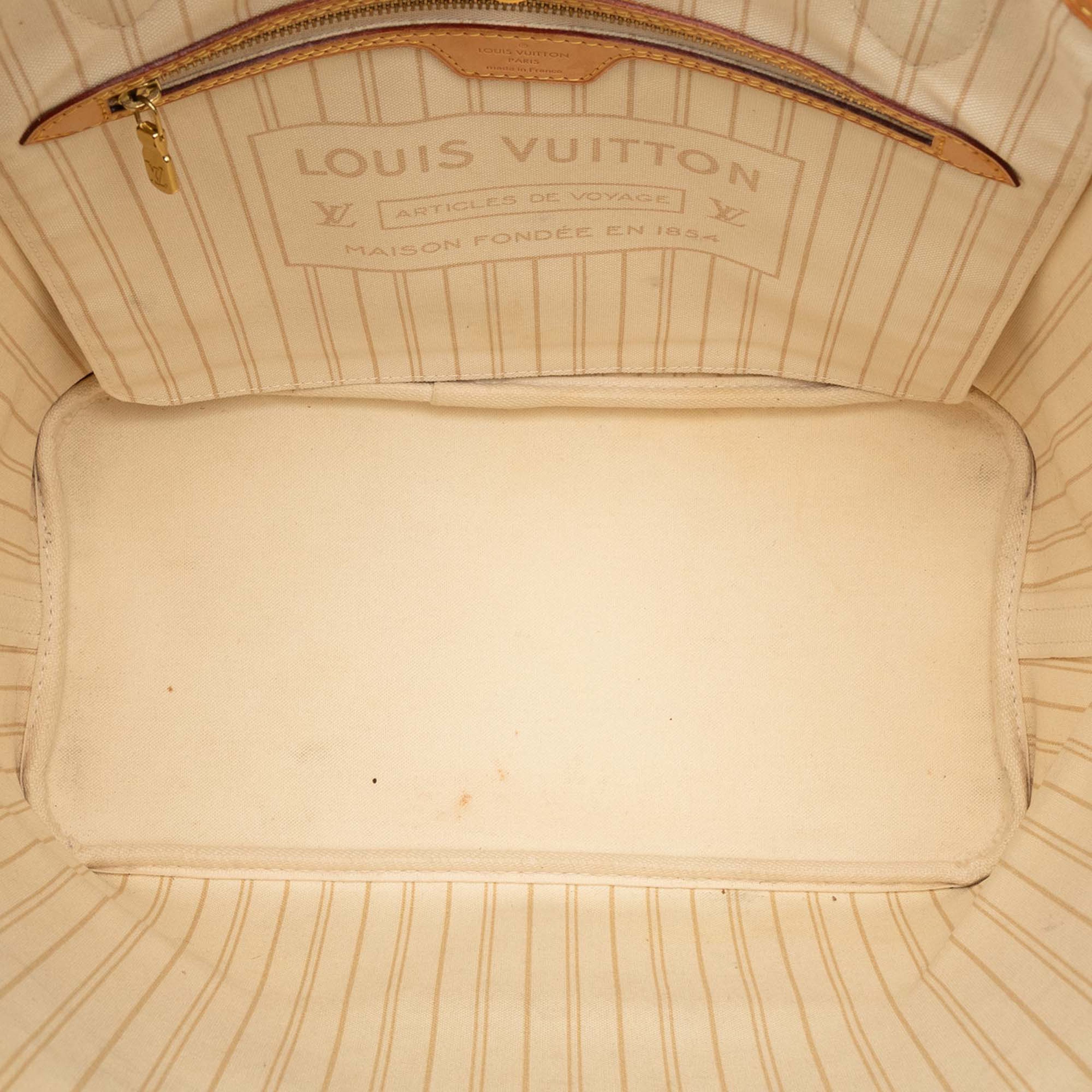 Louis Vuitton Damier Azur Neverfull Mm, från Luxclusif, i färgen white. Klicka för att öppna bilden i stort format