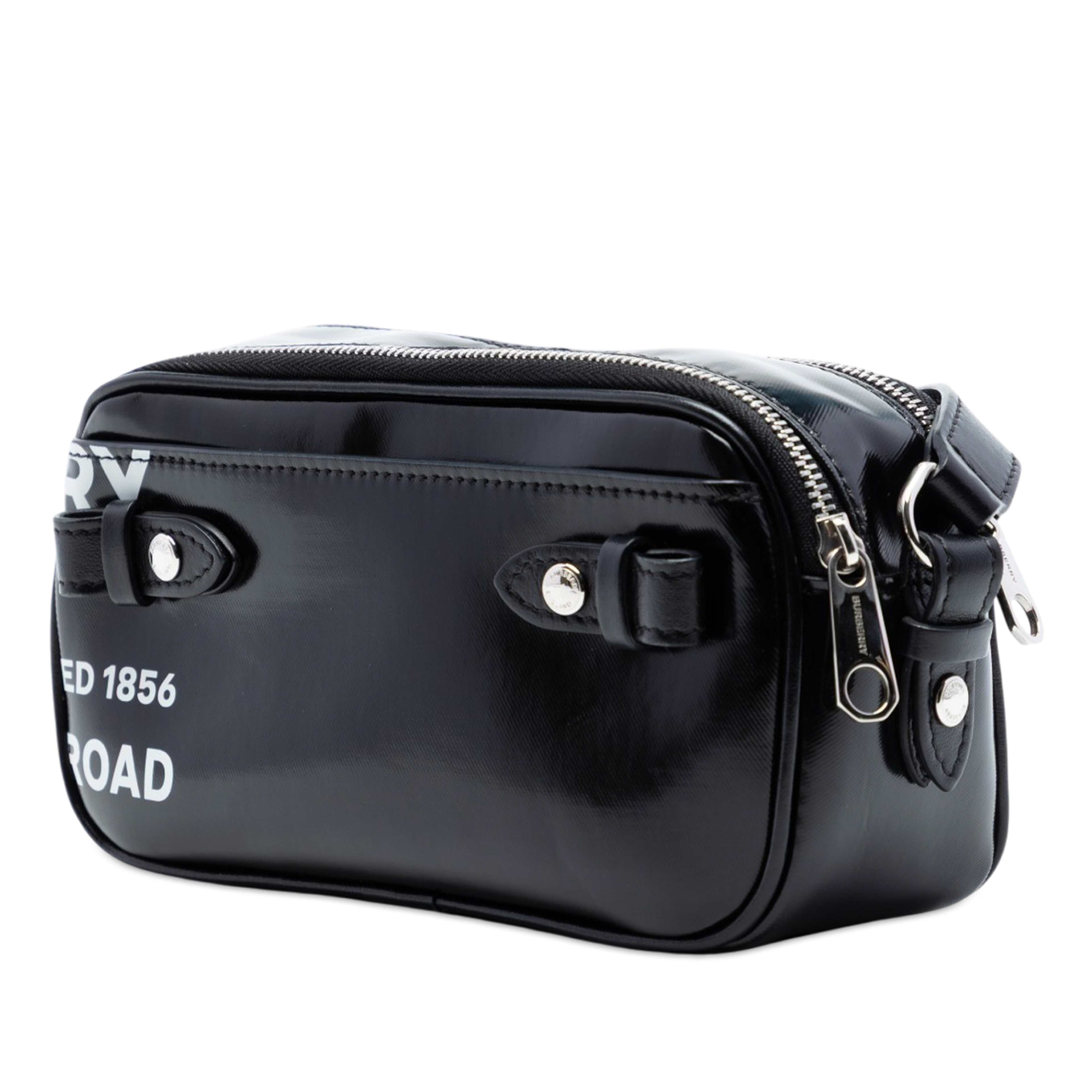 Burberry Coated Canvas Horseferry Camera Bag, från Luxclusif, i färgen svart. Klicka för att öppna bilden i stort format