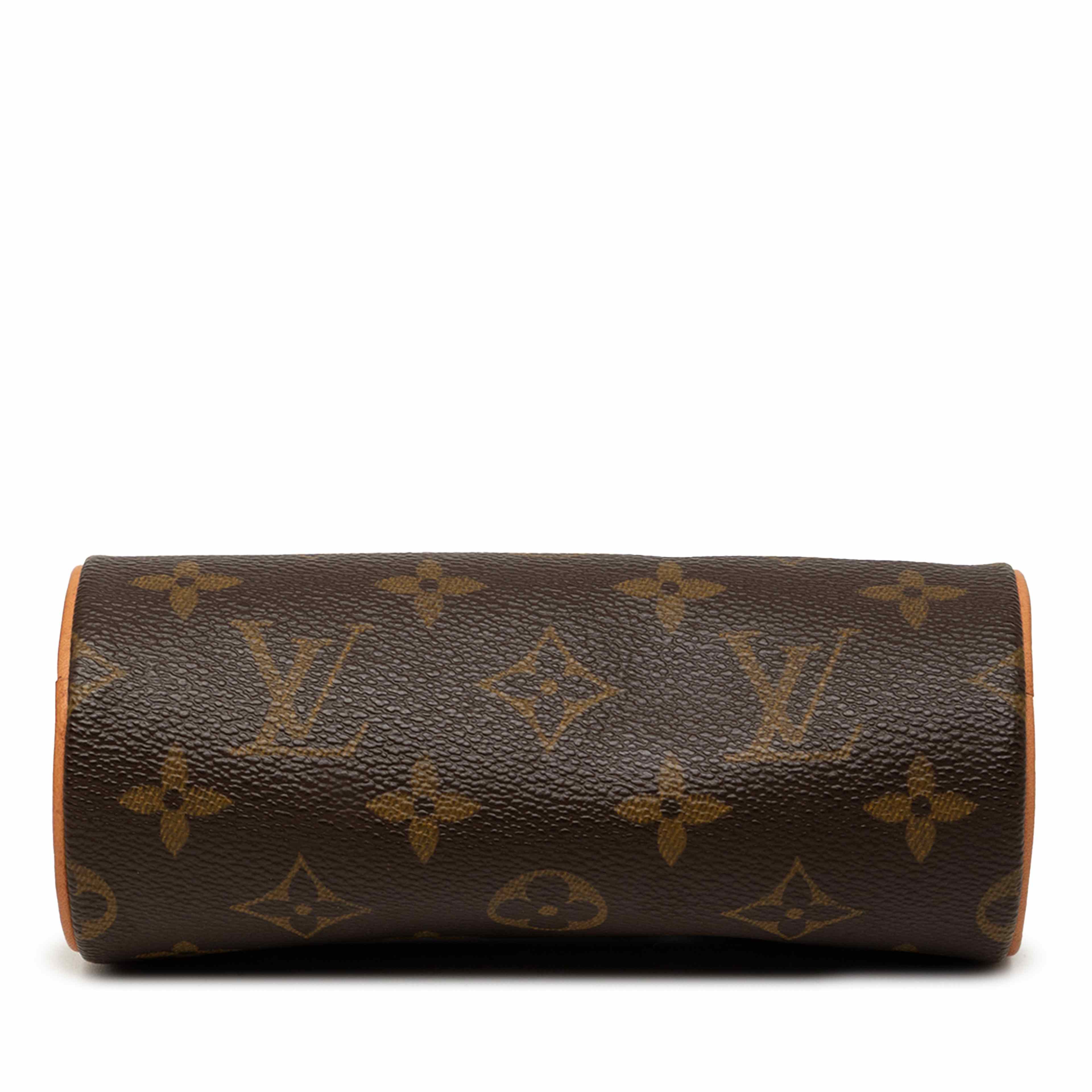 Louis Vuitton Monogram Papillon Pochette, från Luxclusif, i färgen brun. Klicka för att öppna bilden i stort format