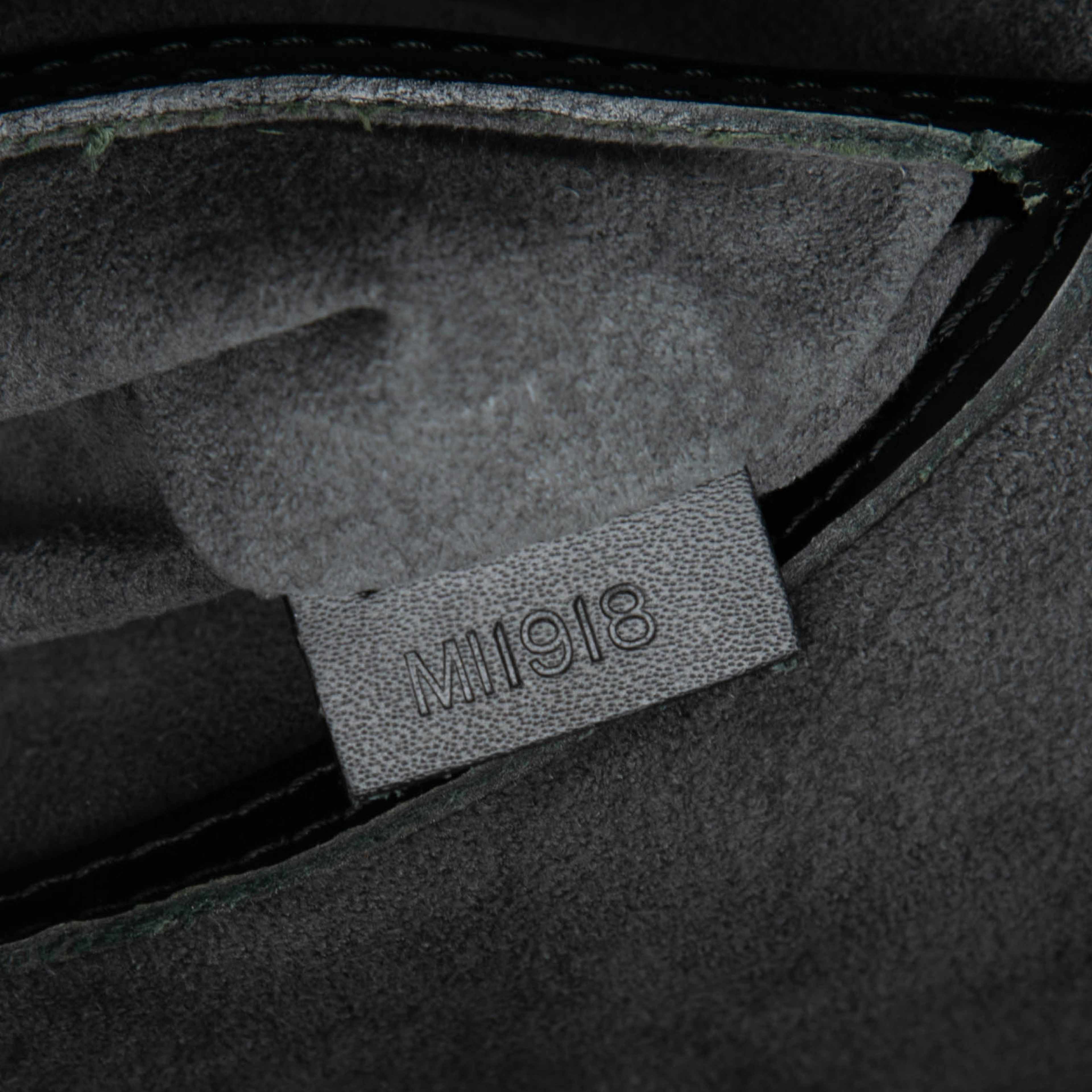 Louis Vuitton Epi Alma Pm, från Luxclusif, i färgen black. Klicka för att öppna bilden i stort format