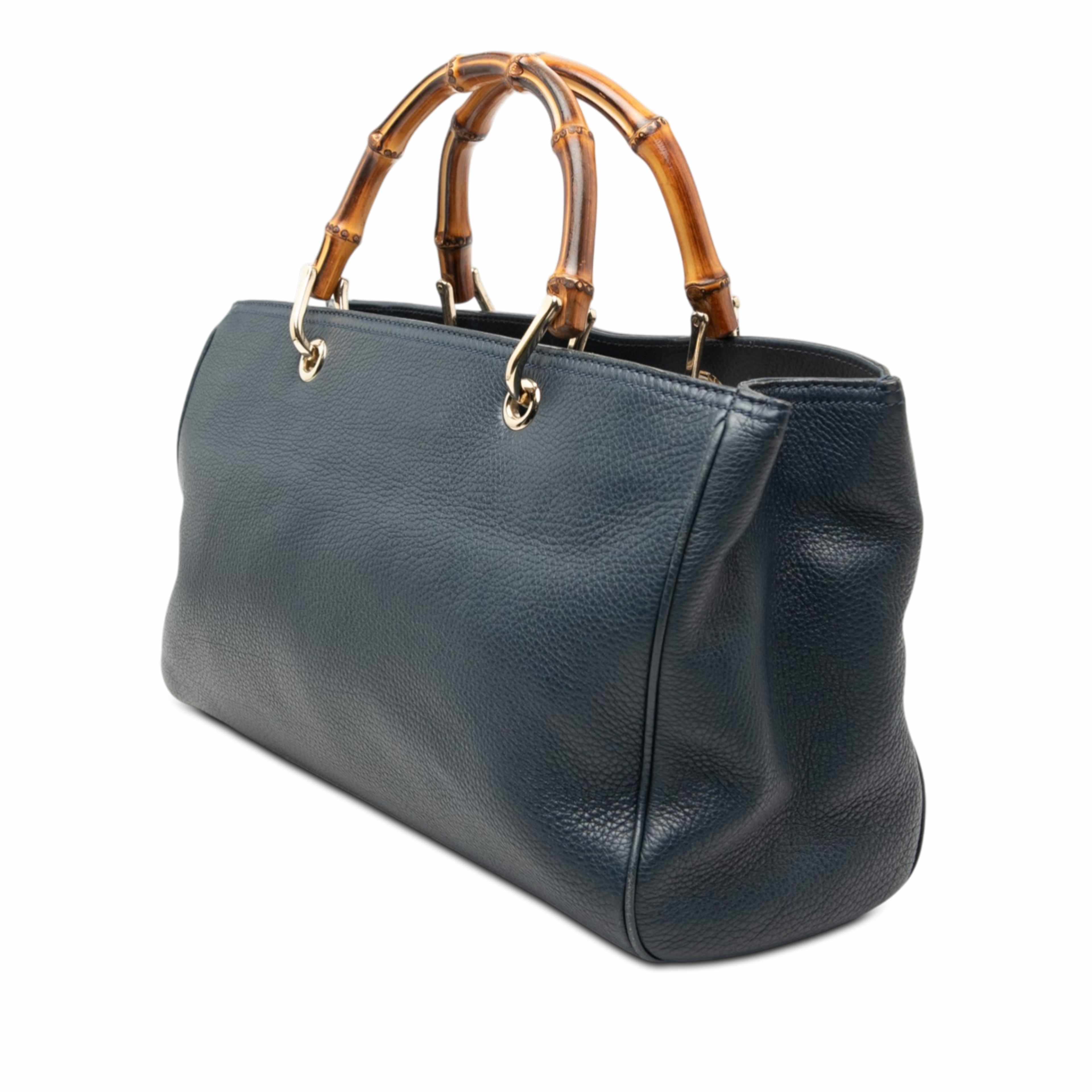 Gucci Medium Calfskin Bamboo Shopper Satchel, från Luxclusif, i färgen navy. Klicka för att öppna bilden i stort format