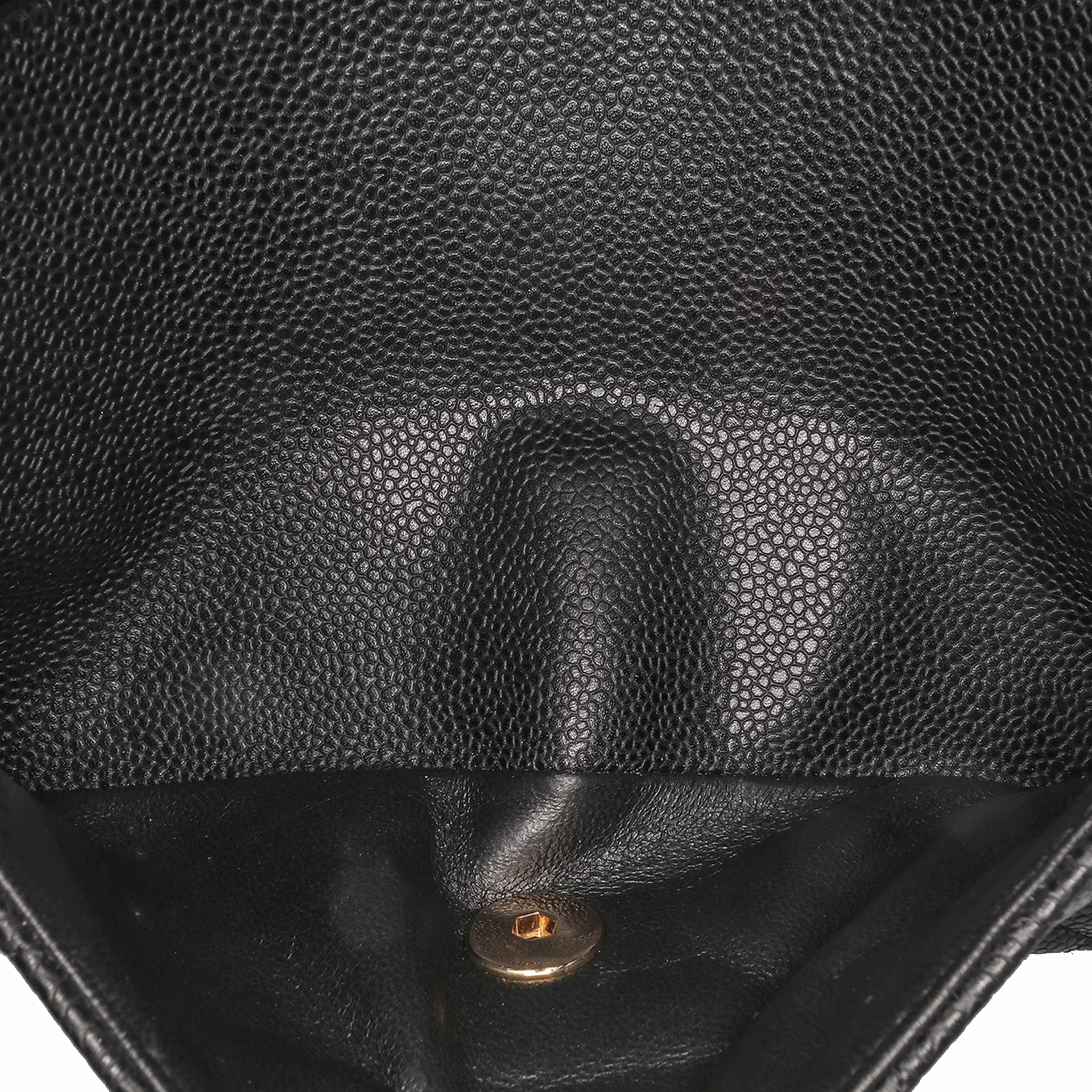 Chanel Medium Classic Caviar Double Flap, från Luxclusif, i färgen black.