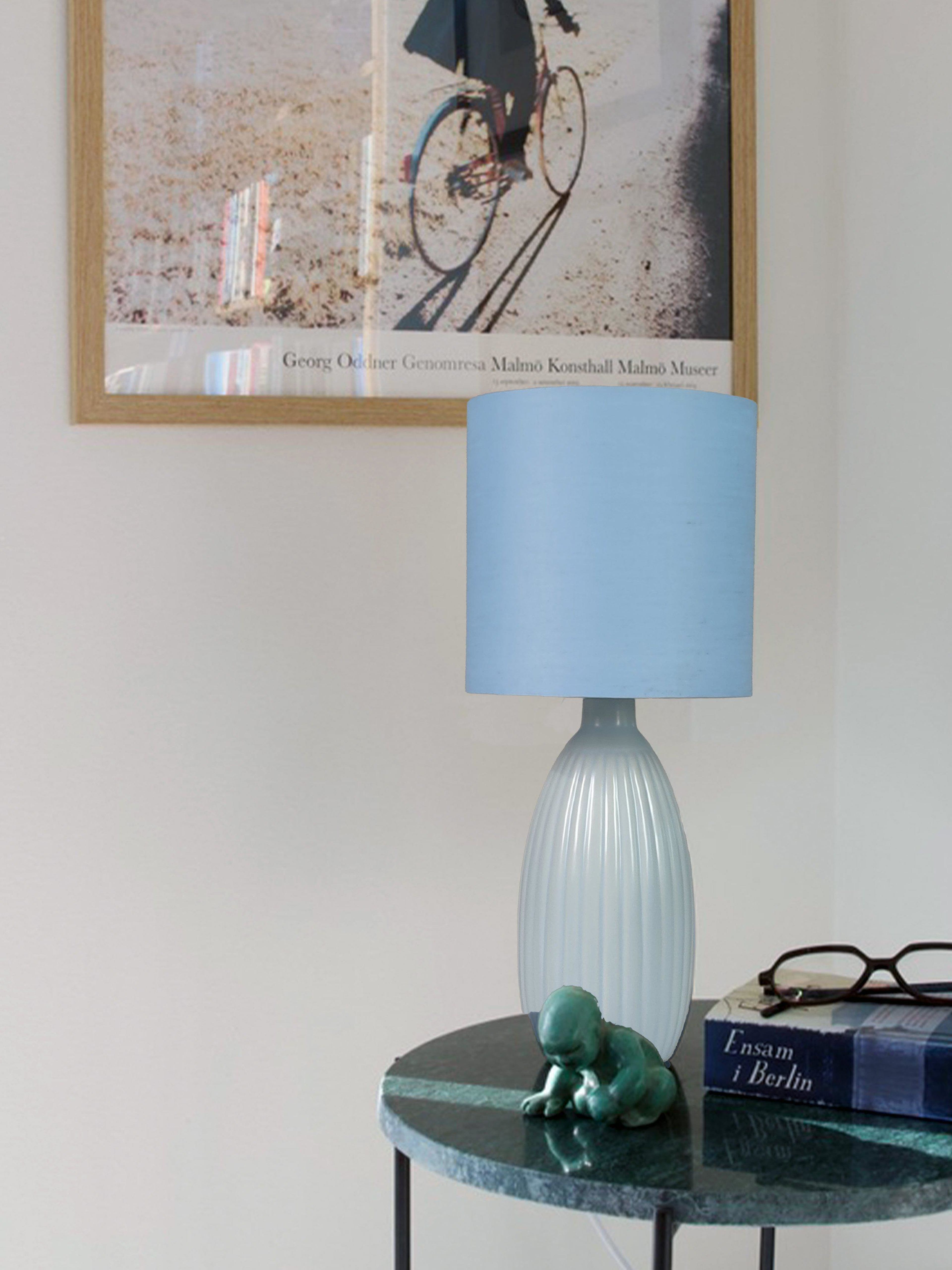 Uno Bordslampa, från PR Home, i färgen blue. Klicka för att öppna bilden i stort format
