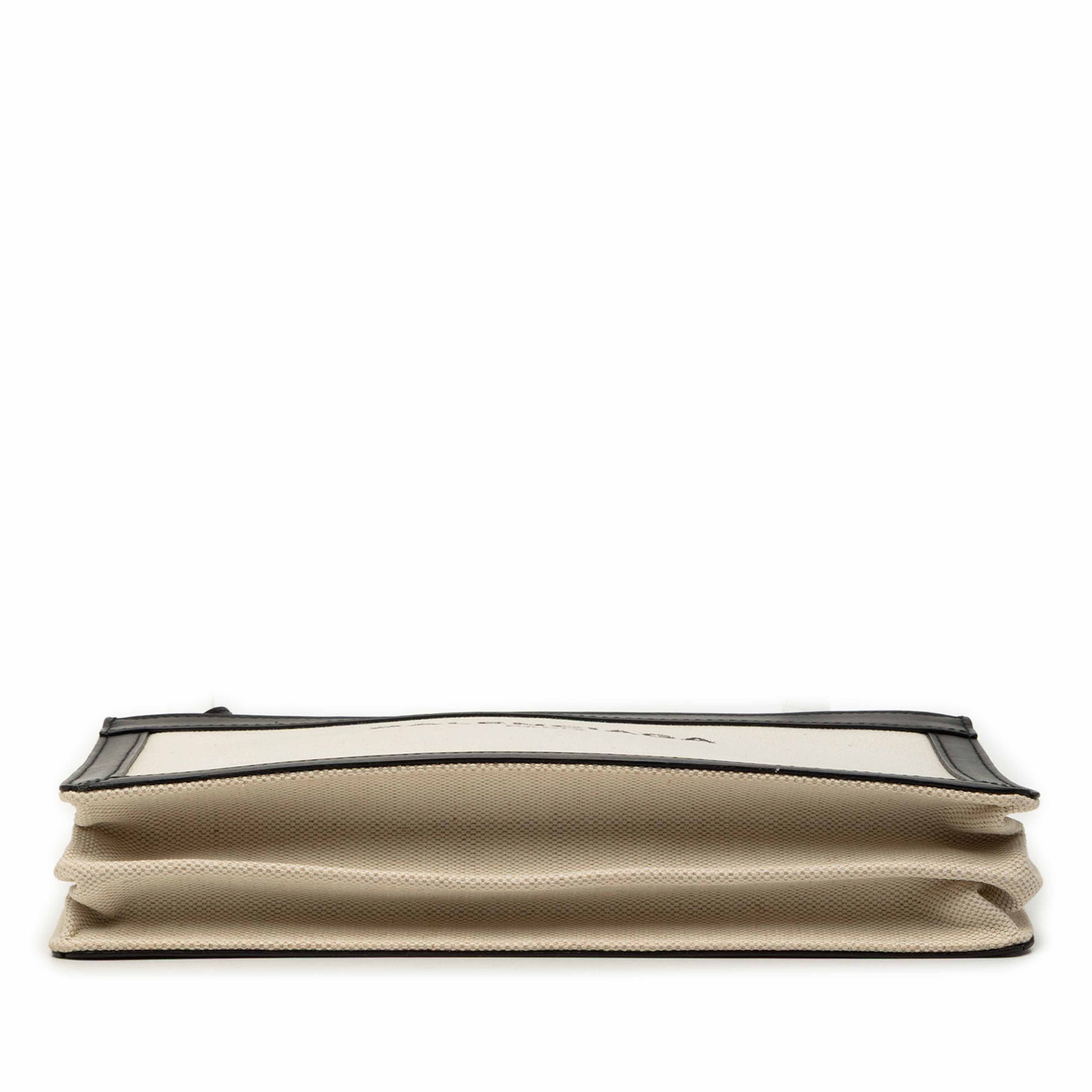 Balenciaga Canvas Navy Pochette Crossbody, från Luxclusif, i färgen brun. Klicka för att öppna bilden i stort format