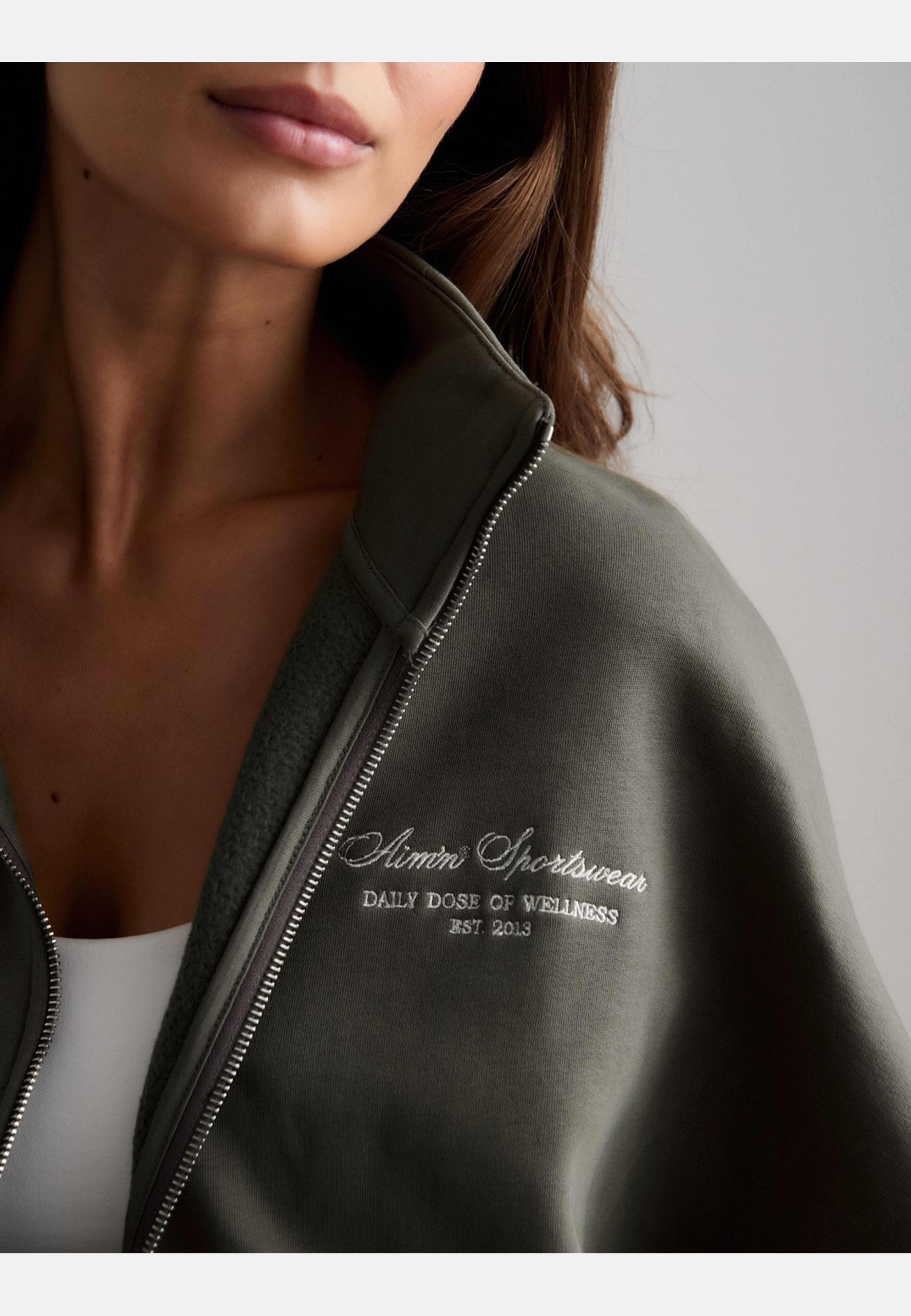 Script Zip Jacket, från aim'n, i färgen ivy. Klicka för att öppna bilden i stort format