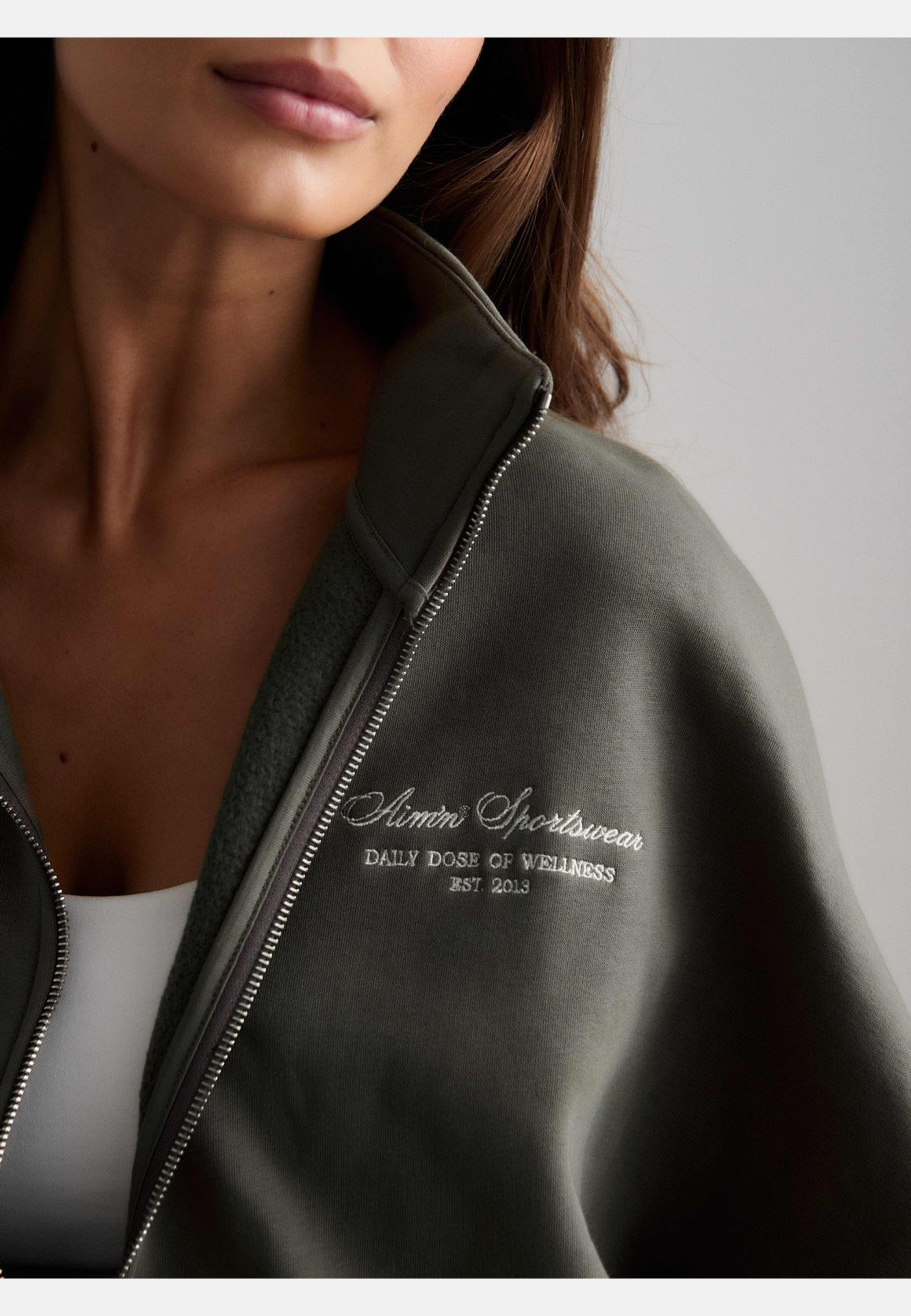 Script Zip Jacket, från aim'n, i färgen ivy. Klicka för att öppna bilden i stort format