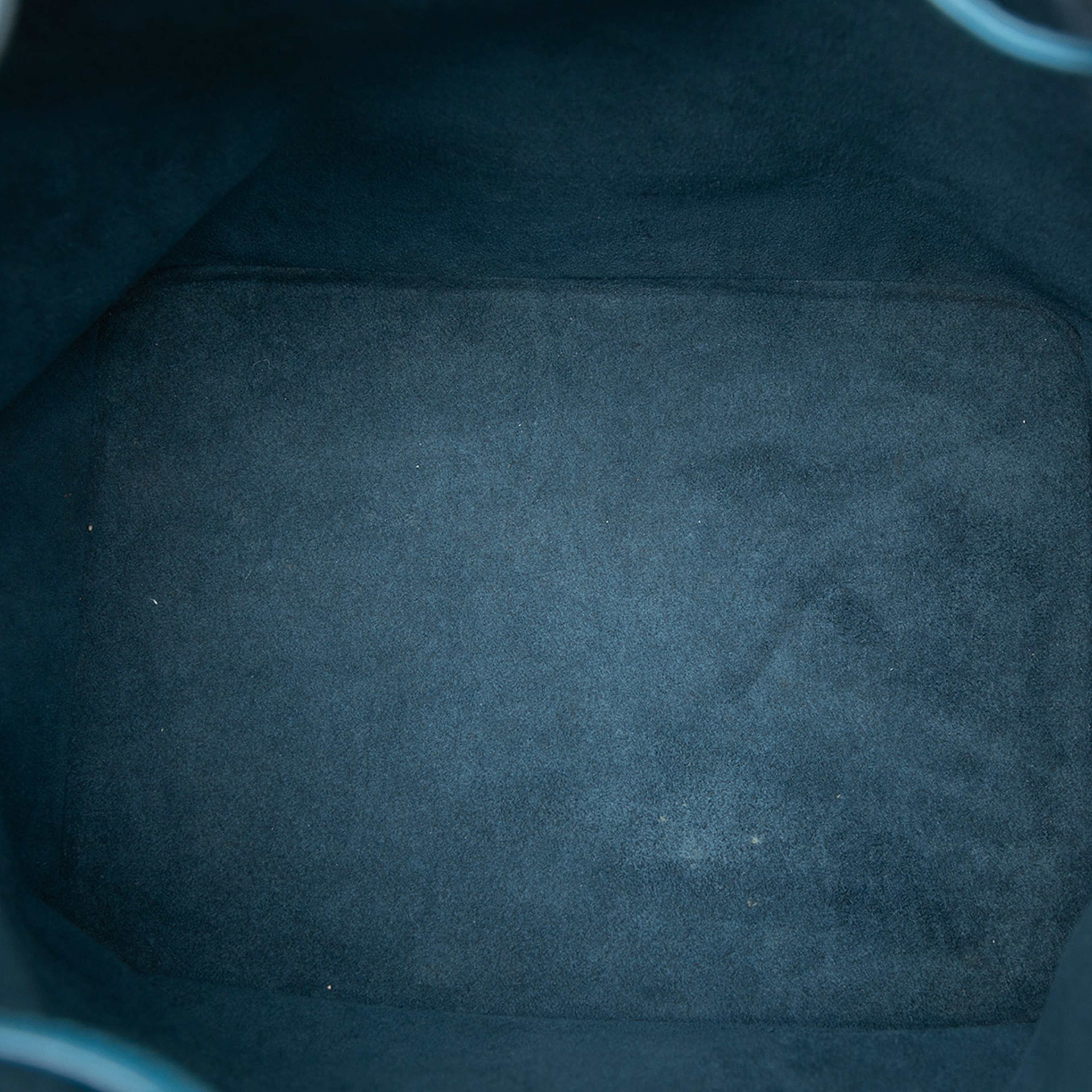 Louis Vuitton Epi Petit Noe, från Luxclusif, i färgen blue. Klicka för att öppna bilden i stort format