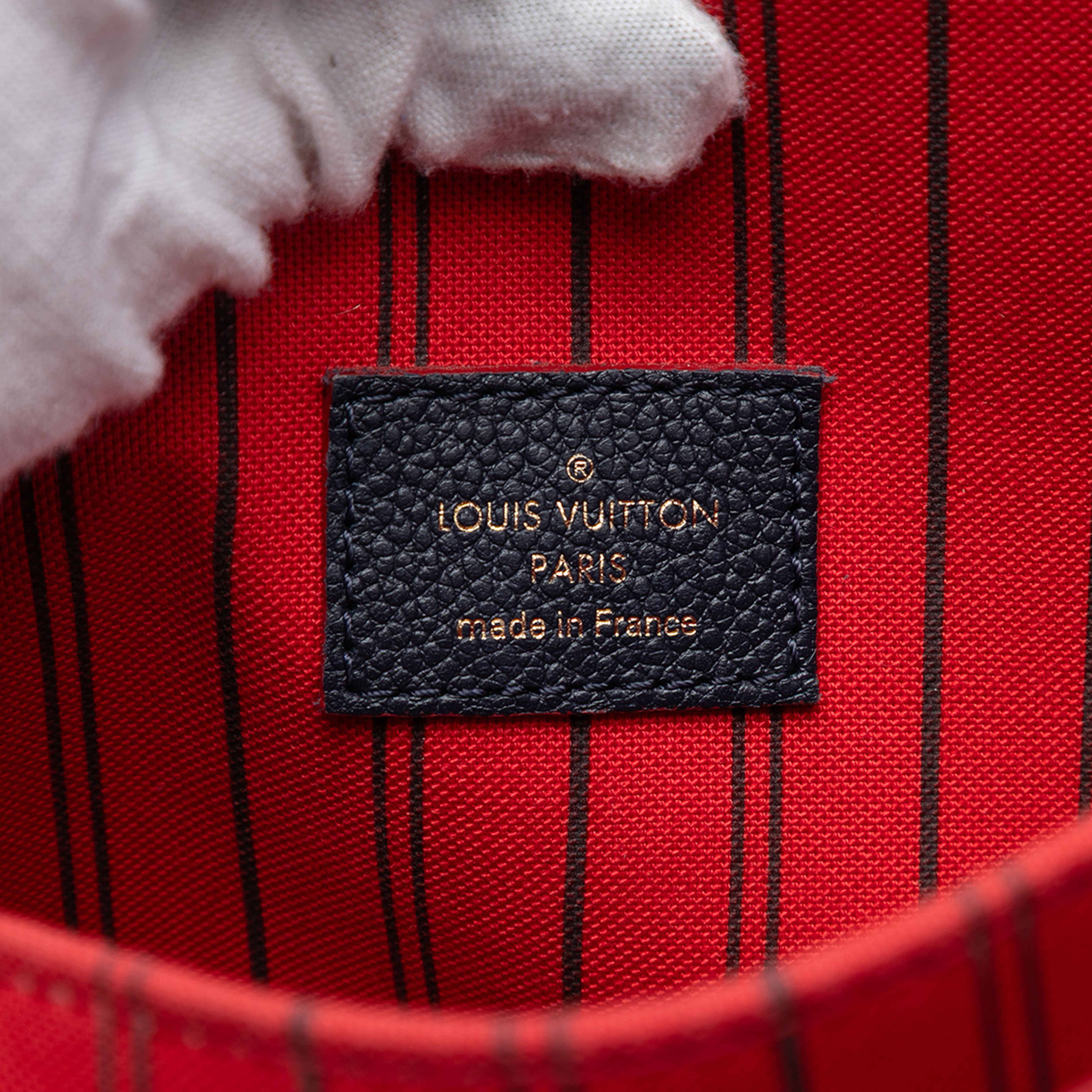 Louis Vuitton Monogram Empreinte Pochette Metis, från Luxclusif, i färgen blue. Klicka för att öppna bilden i stort format