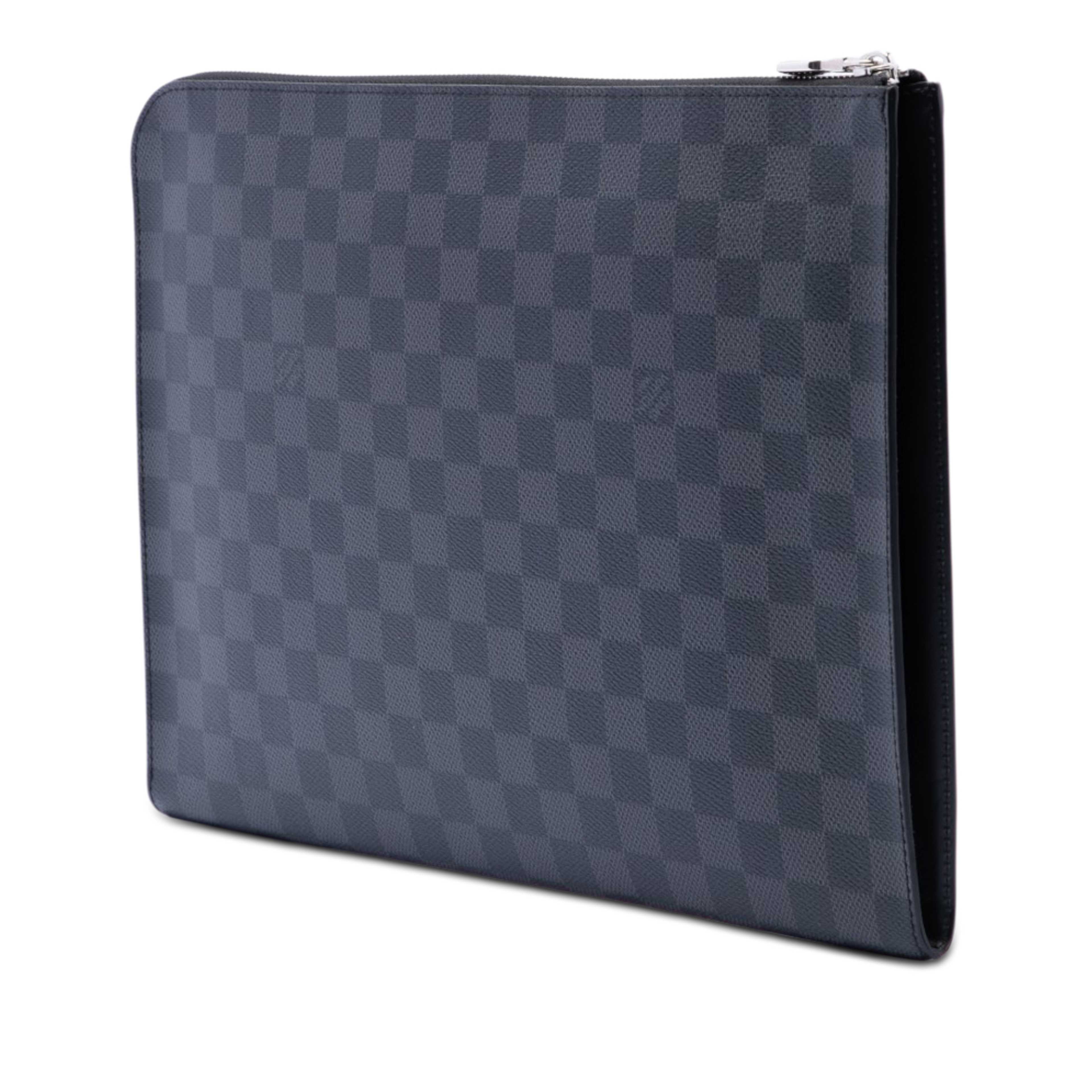Louis Vuitton Damier Graphite Pochette Jour Gm, från Luxclusif, i färgen black. Klicka för att öppna bilden i stort format