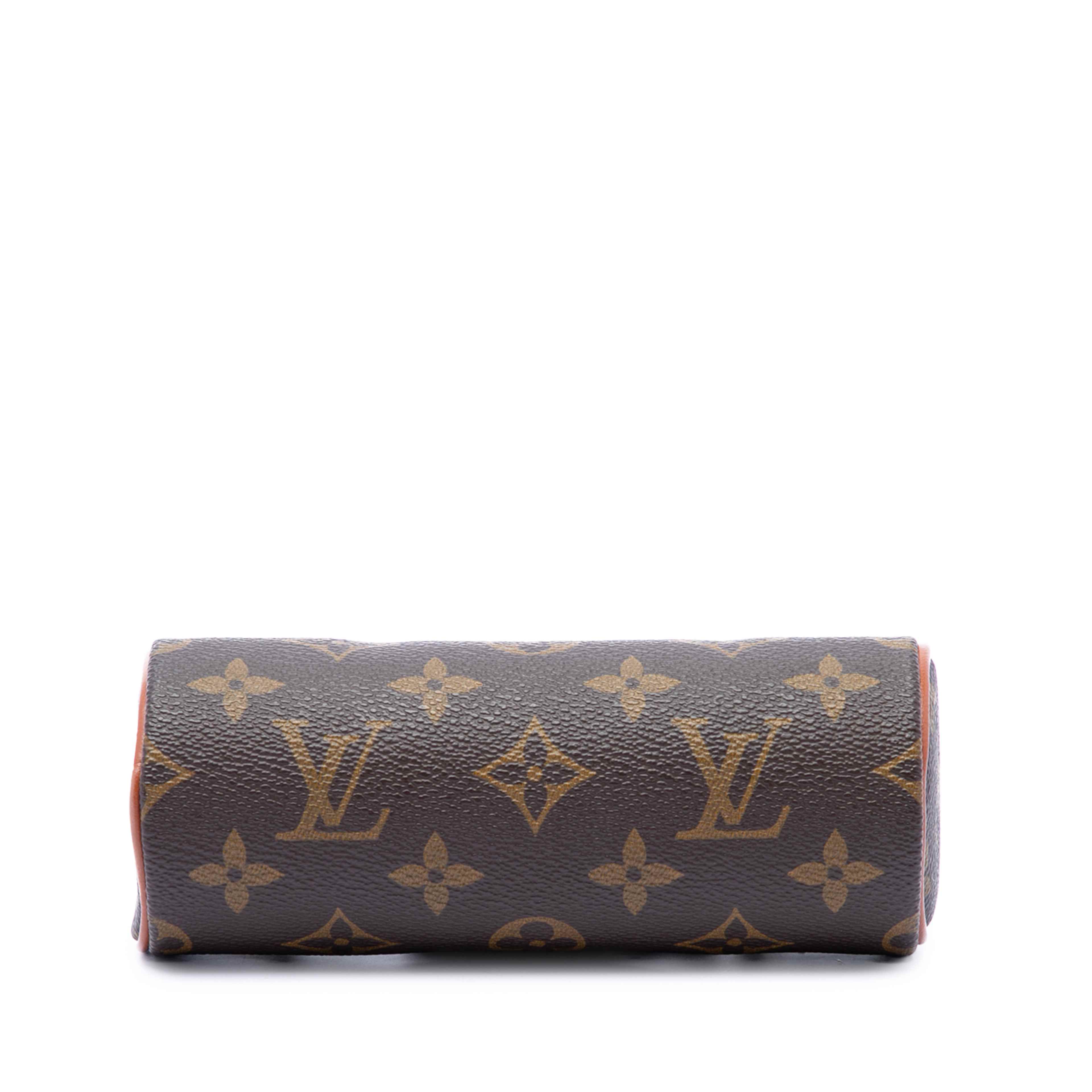 Louis Vuitton Monogram Papillon Pochette, från Luxclusif, i färgen brun. Klicka för att öppna bilden i stort format