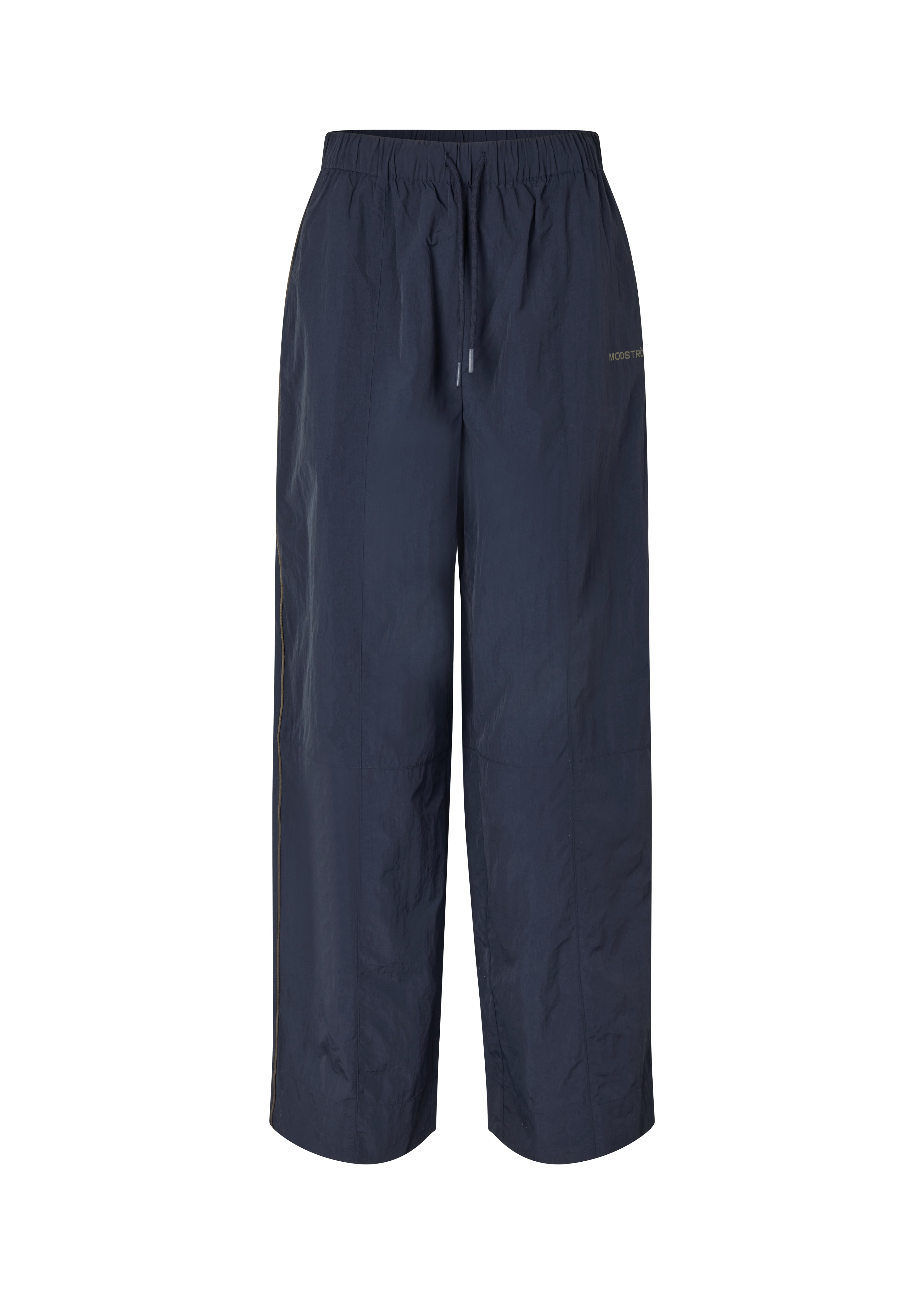 Volmermd Pants, från Modström, i färgen navy sky. Klicka för att öppna bilden i stort format