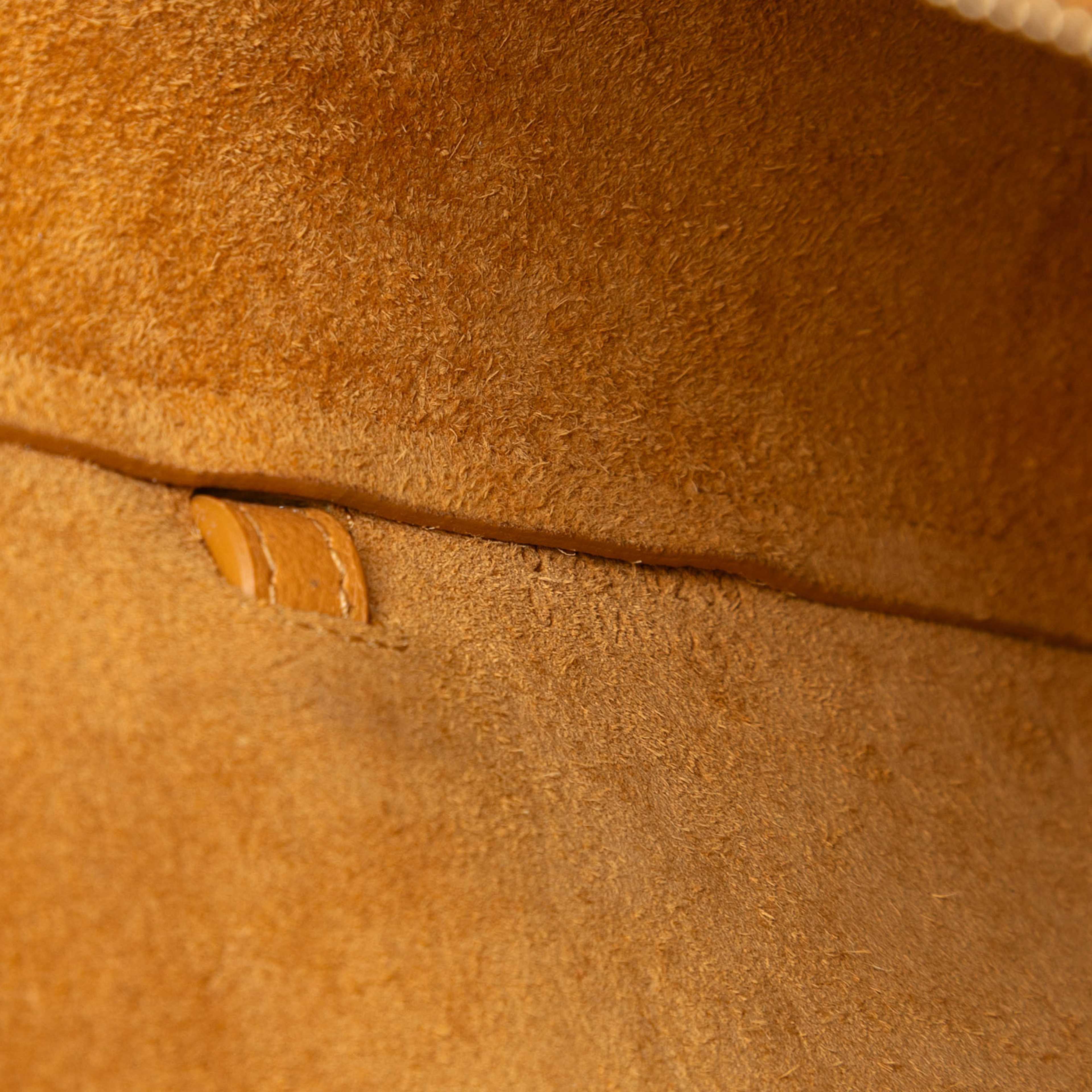 Celine Nano Grained Calfskin Belt Bag, från Luxclusif, i färgen gul. Klicka för att öppna bilden i stort format