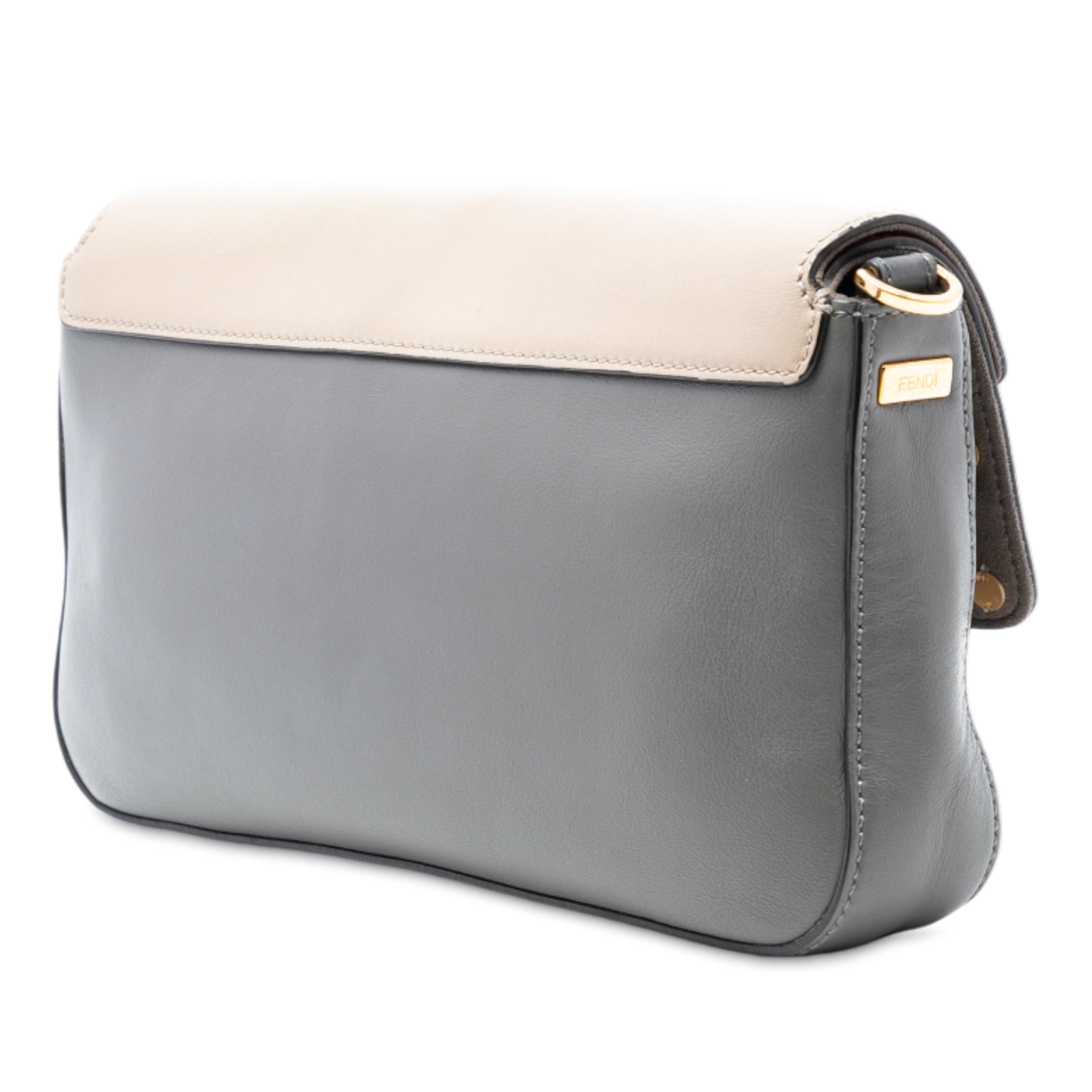 Fendi Vitello Grace Ff 1974 Baguette Crossbody, från Luxclusif, i färgen gray. Klicka för att öppna bilden i stort format