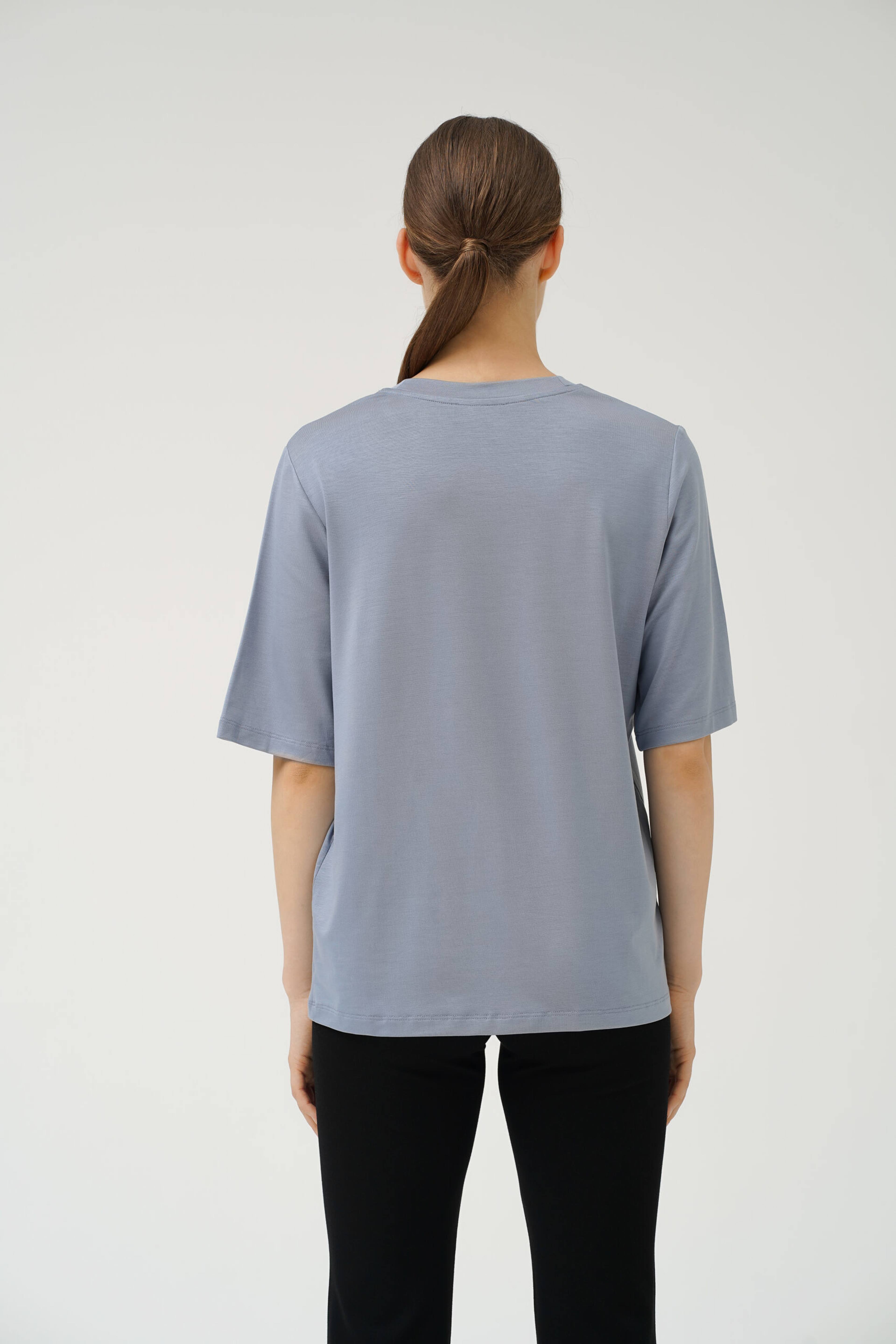 Bottas Tee - Dusk, från Residus, i färgen blue. Klicka för att öppna bilden i stort format