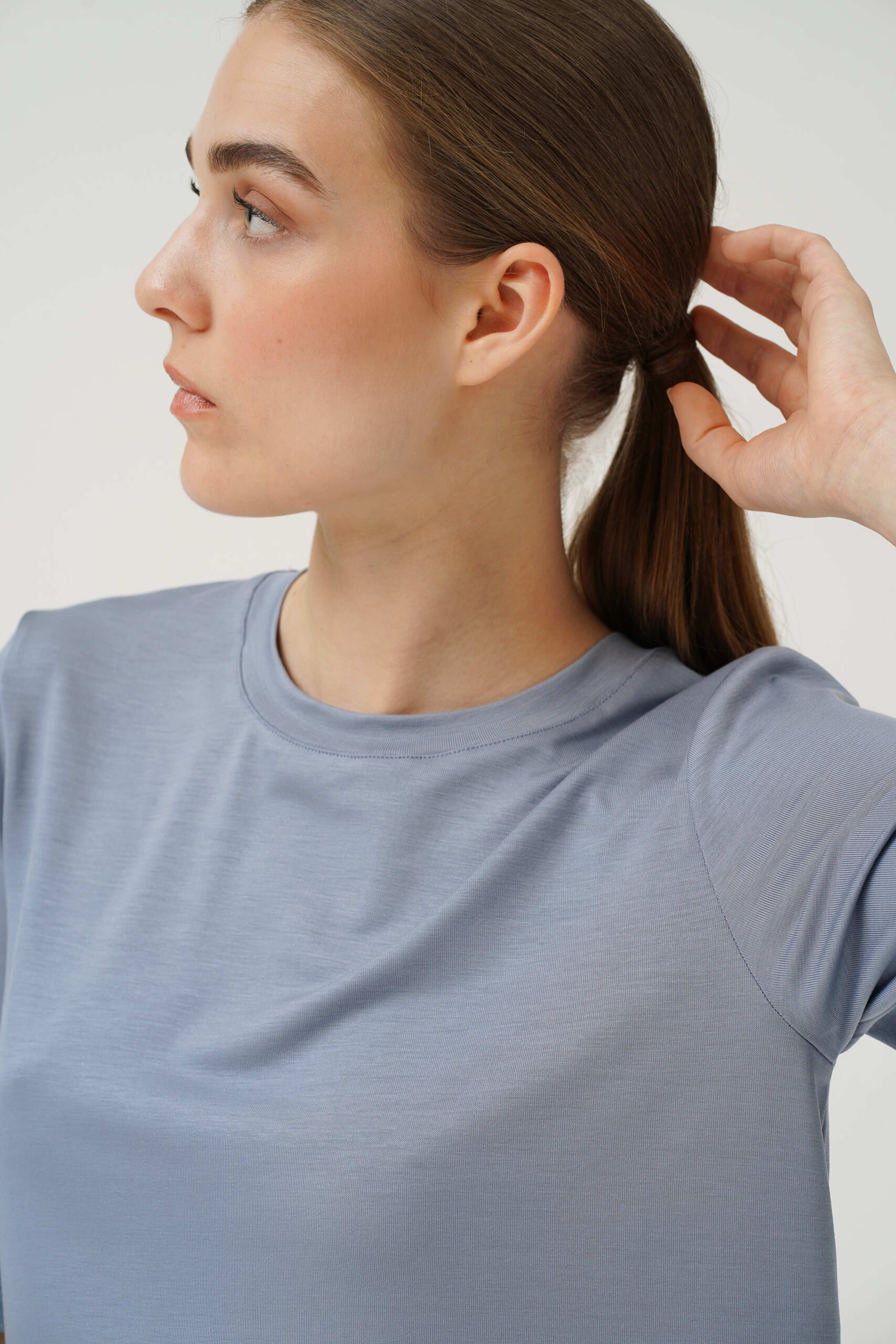 Bottas Tee - Dusk, från Residus, i färgen blue. Klicka för att öppna bilden i stort format