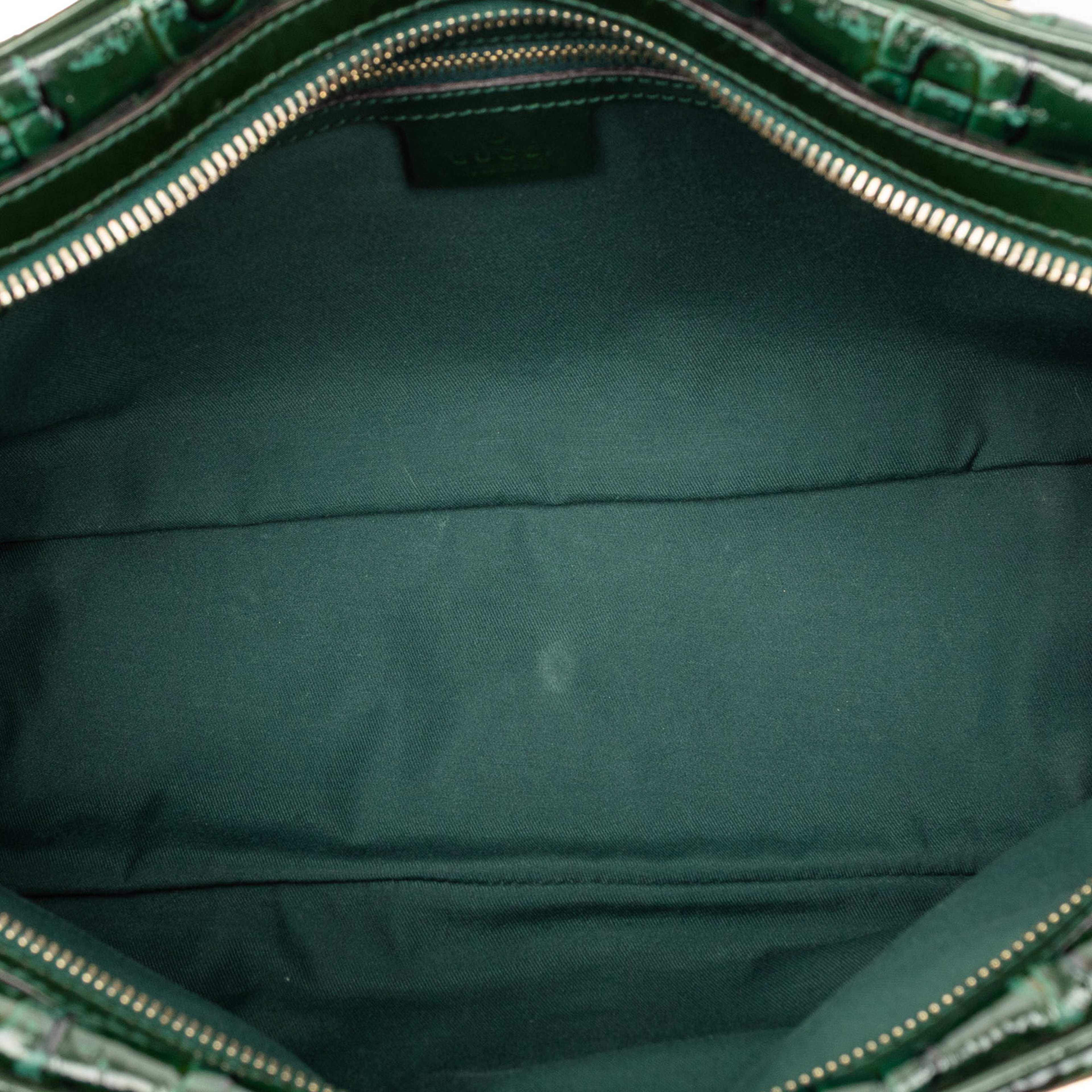 Gucci Patent Horsebit Glam Shoulder Bag, från Luxclusif, i färgen dark green. Klicka för att öppna bilden i stort format