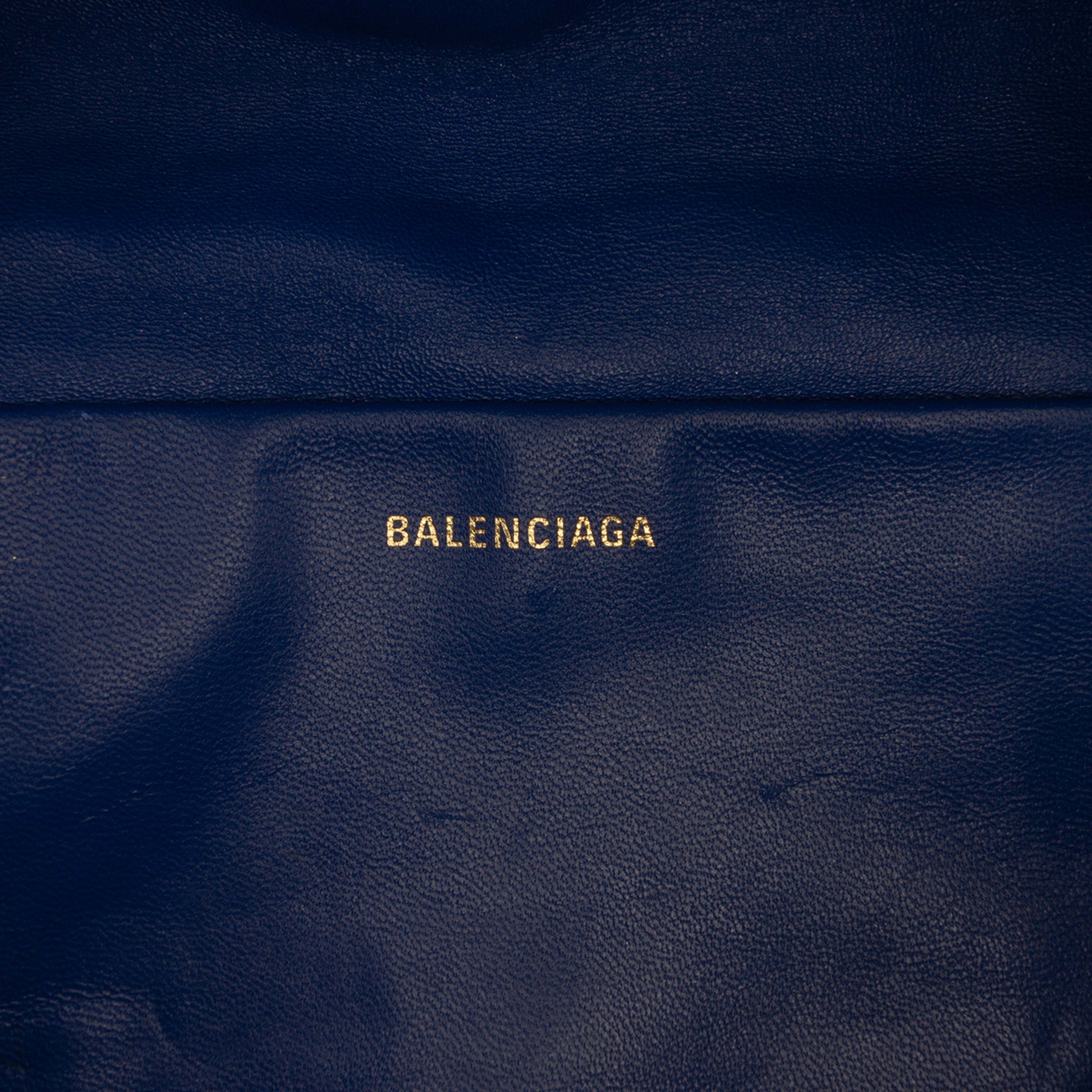 Balenciaga Diagonal Quilted Velvet Allover Logo Souvenir Belt Bag Xs, från Luxclusif, i färgen blue. Klicka för att öppna bilden i stort format