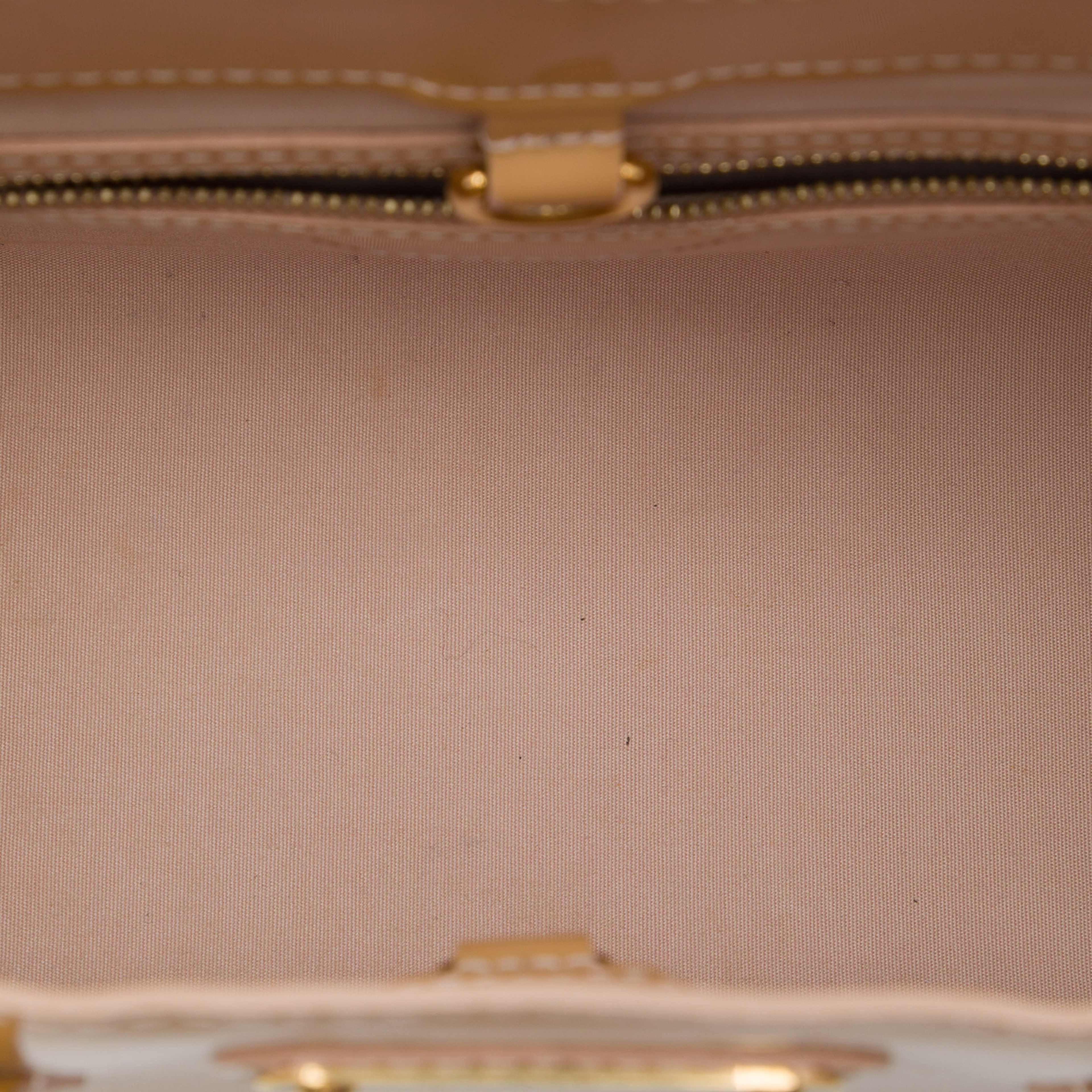 Louis Vuitton Monogram Vernis Alma Pm, från Luxclusif, i färgen beige. Klicka för att öppna bilden i stort format