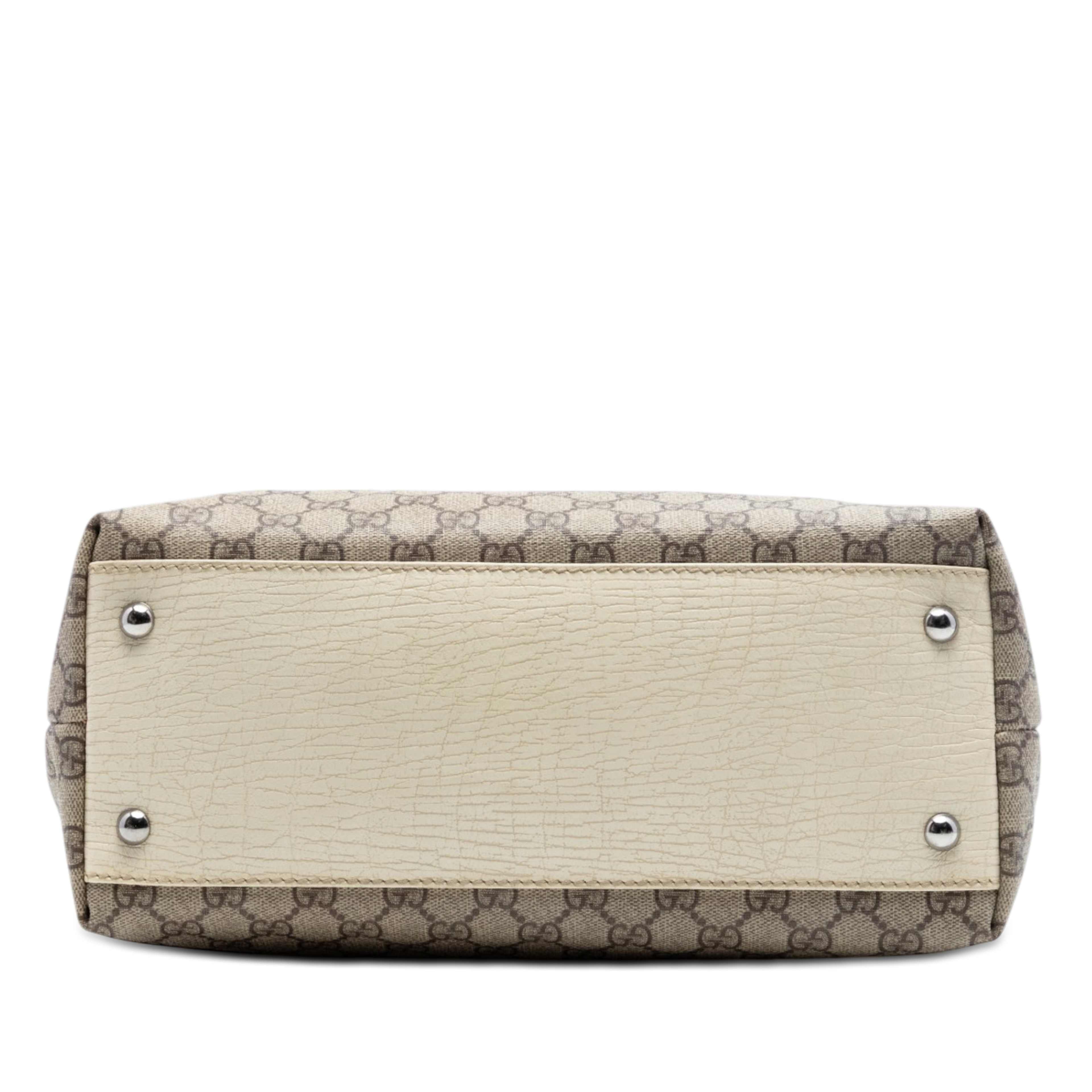 Gucci Gg Supreme Tote, från Luxclusif, i färgen beige. Klicka för att öppna bilden i stort format