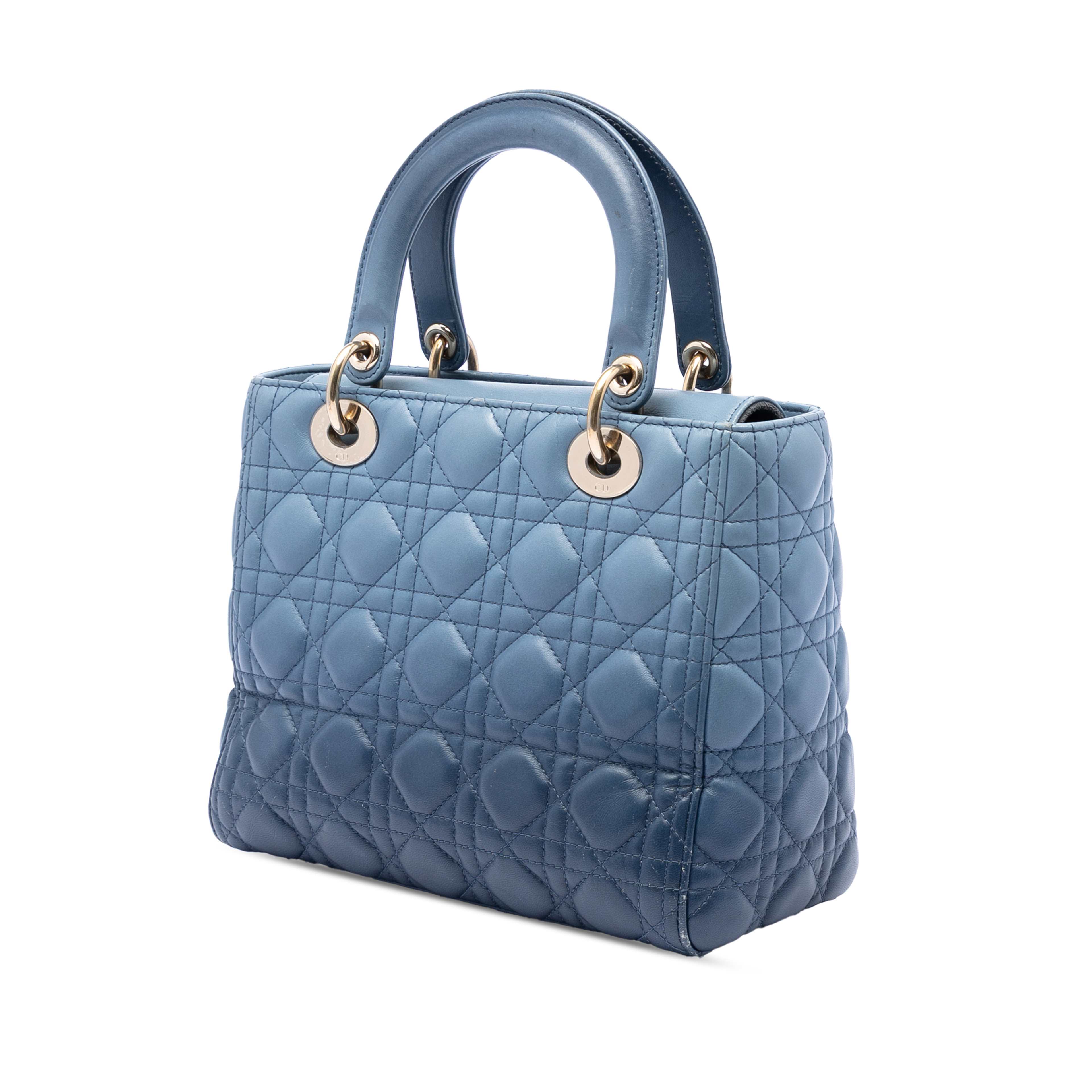 Dior Medium Ombre Lambskin Cannage Lady Dior, från Luxclusif, i färgen light blue. Klicka för att öppna bilden i stort format