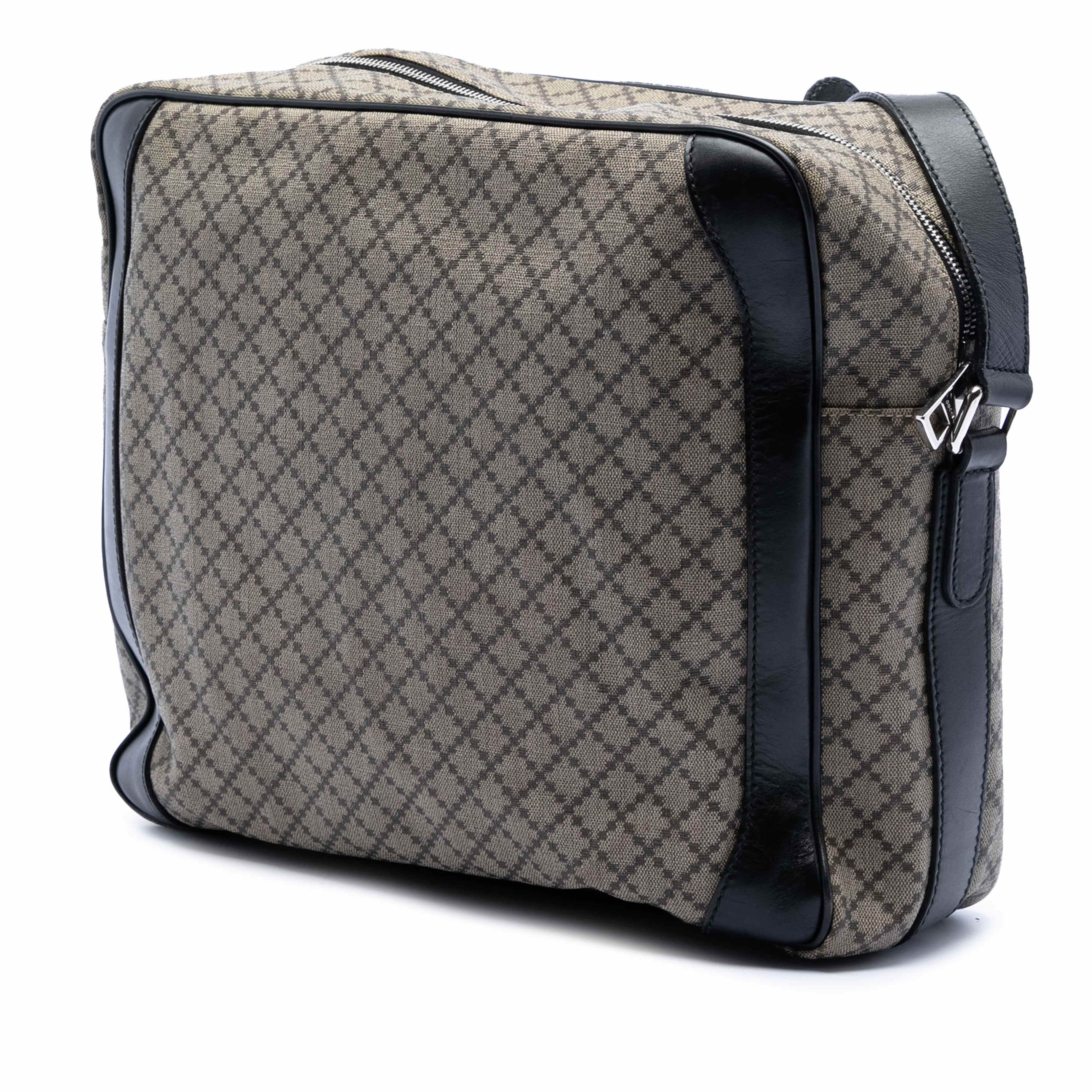 Gucci Diamante Coated Canvas Messenger Bag, från Luxclusif, i färgen beige. Klicka för att öppna bilden i stort format