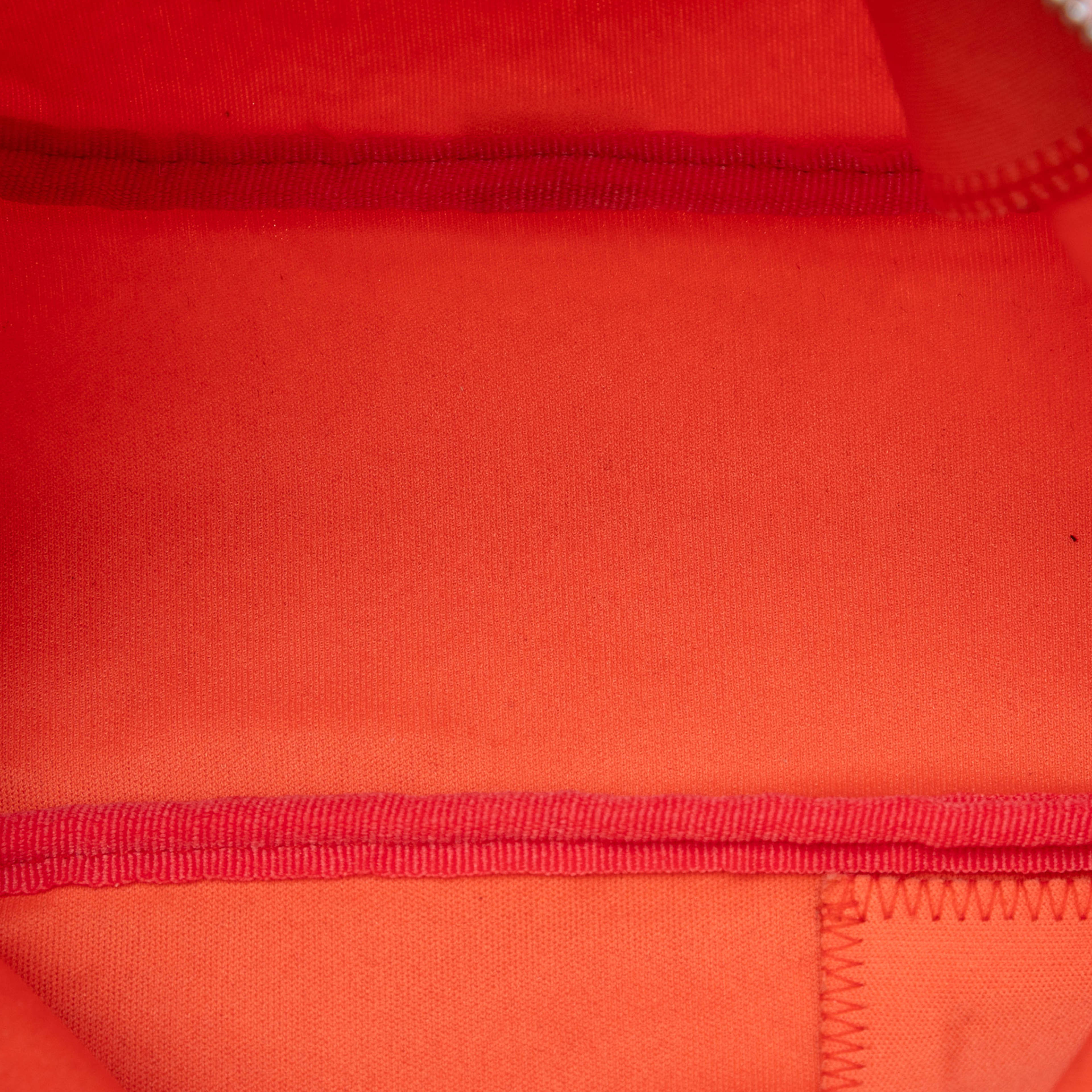 Fendi Nylon Ff Pochette, från Luxclusif, i färgen orange. Klicka för att öppna bilden i stort format