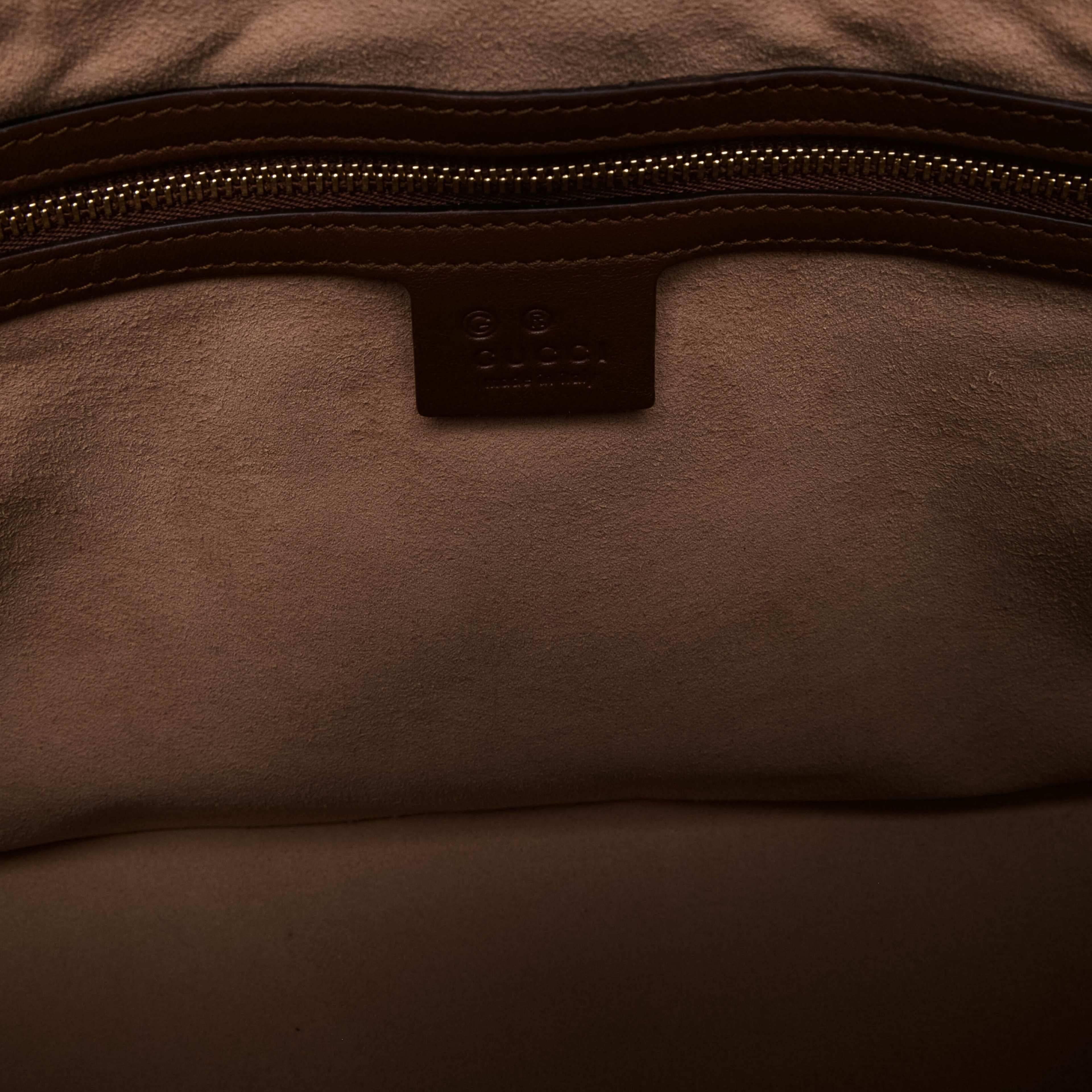 Gucci Large Gg Supreme Linea A Satchel, från Luxclusif, i färgen beige. Klicka för att öppna bilden i stort format