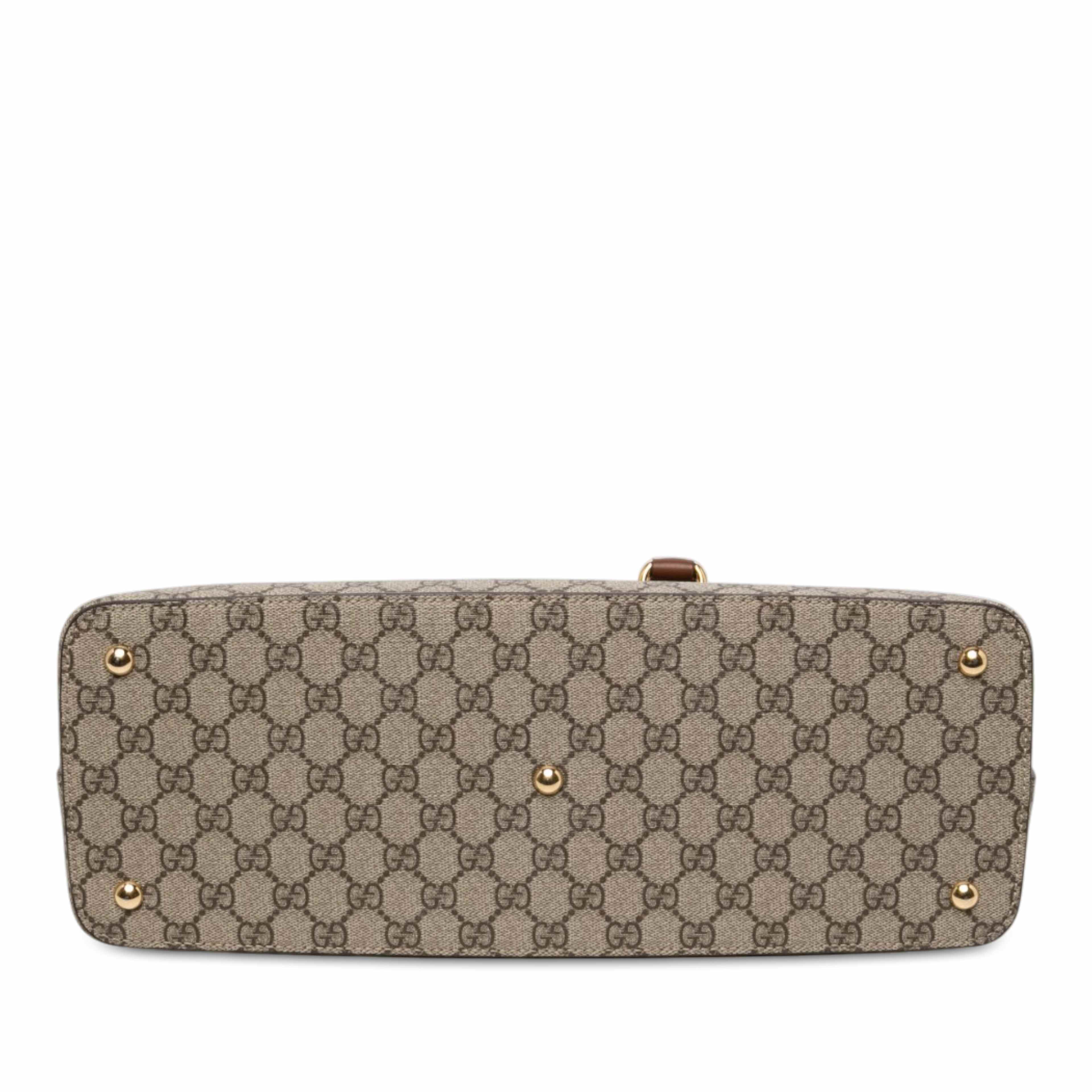Gucci Large Gg Supreme Linea A Satchel, från Luxclusif, i färgen beige. Klicka för att öppna bilden i stort format