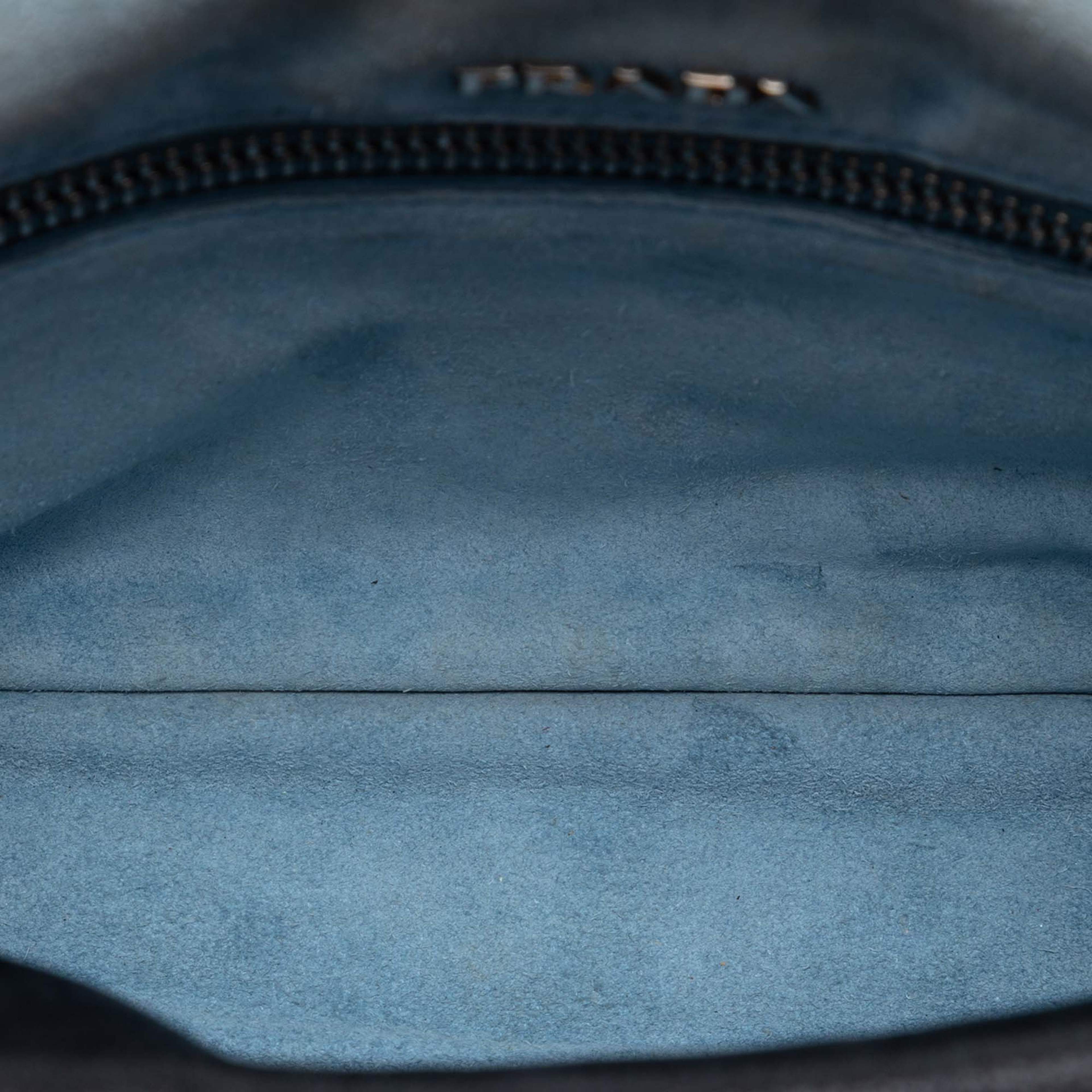 Prada Glace Calfskin Studded Etiquette Flap, från Luxclusif, i färgen black. Klicka för att öppna bilden i stort format