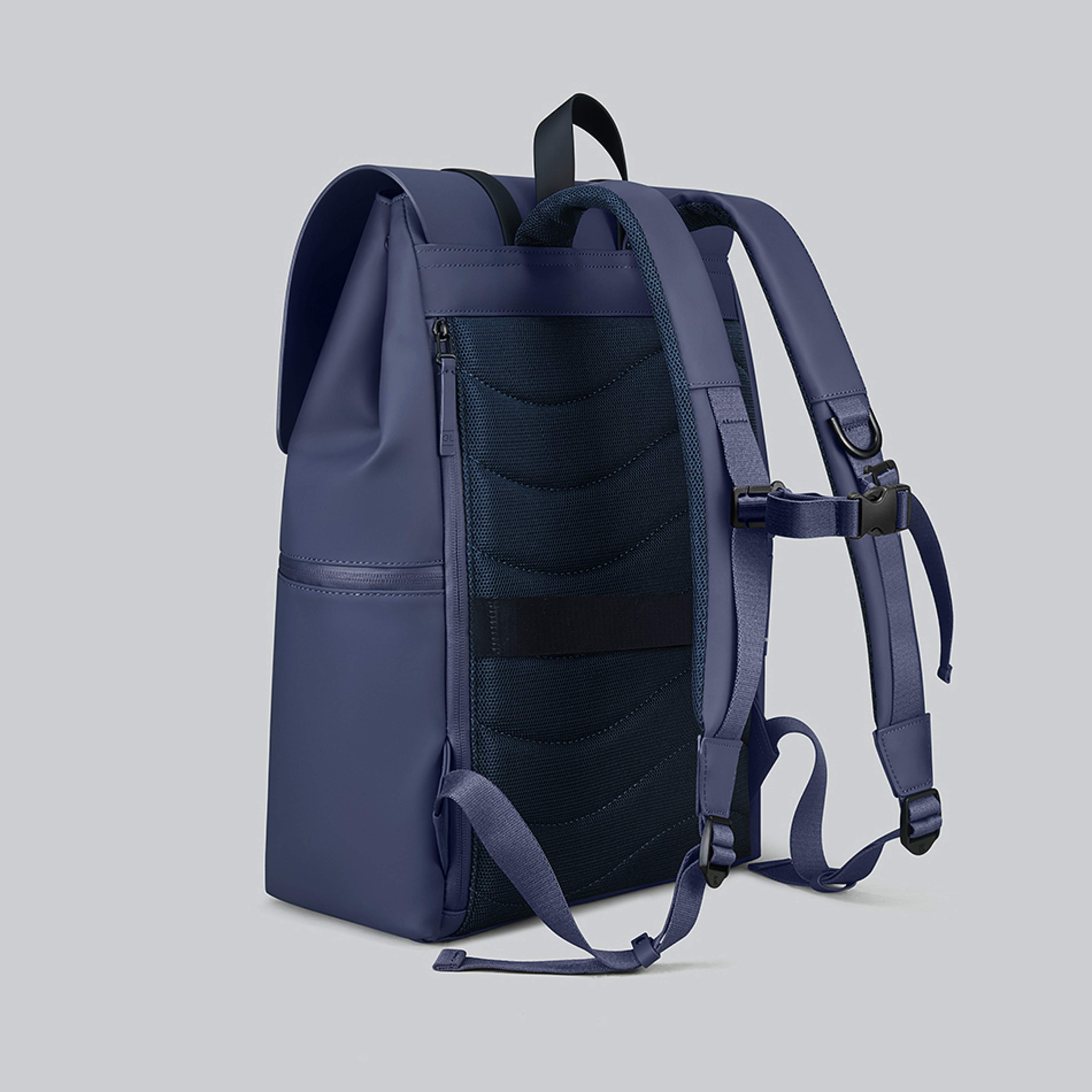 Spläsh 2.0 - 16, från Gaston Luga, i färgen dark blue. Klicka för att öppna bilden i stort format