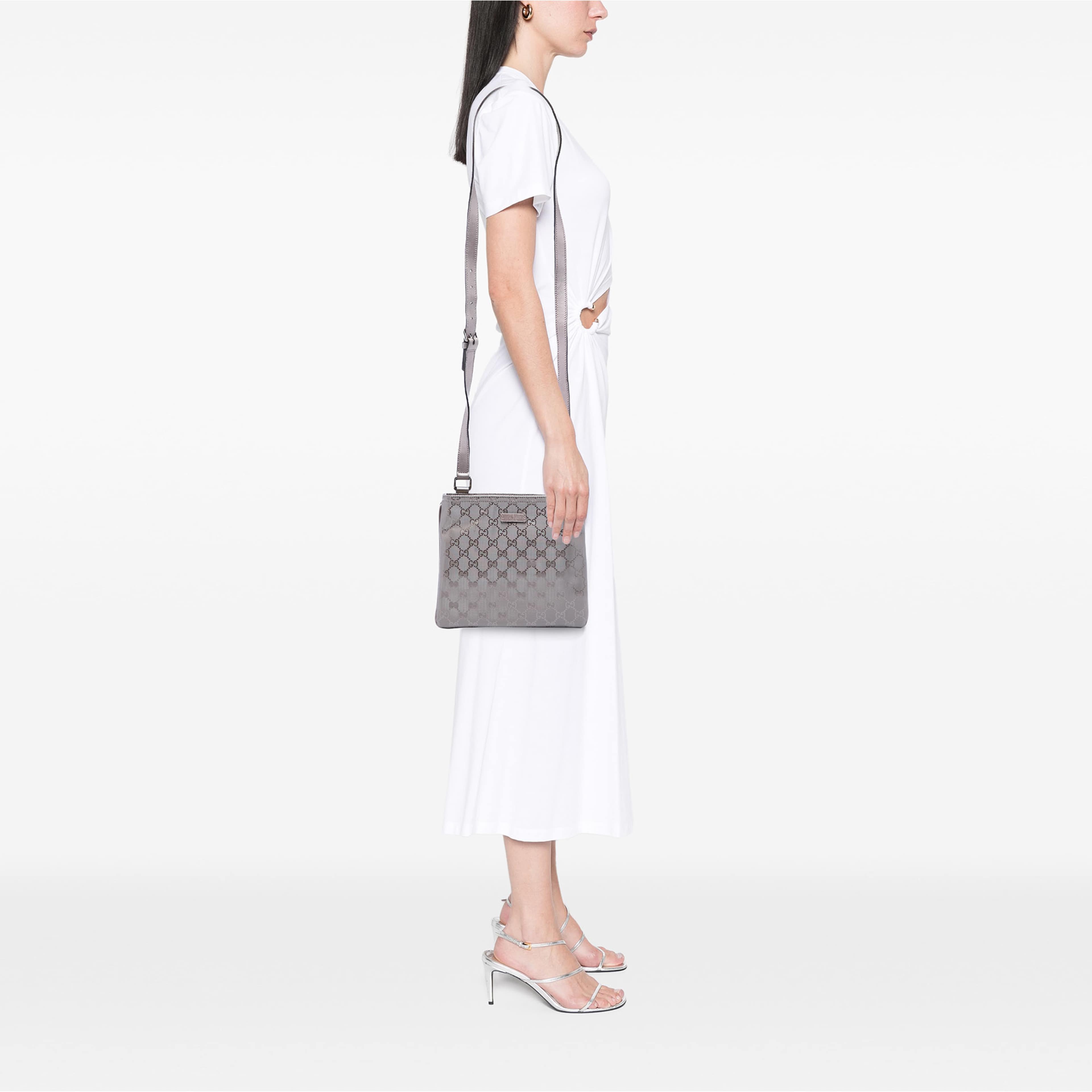 Gucci Gg Imprime Crossbody, från Luxclusif, i färgen silver. Klicka för att öppna bilden i stort format
