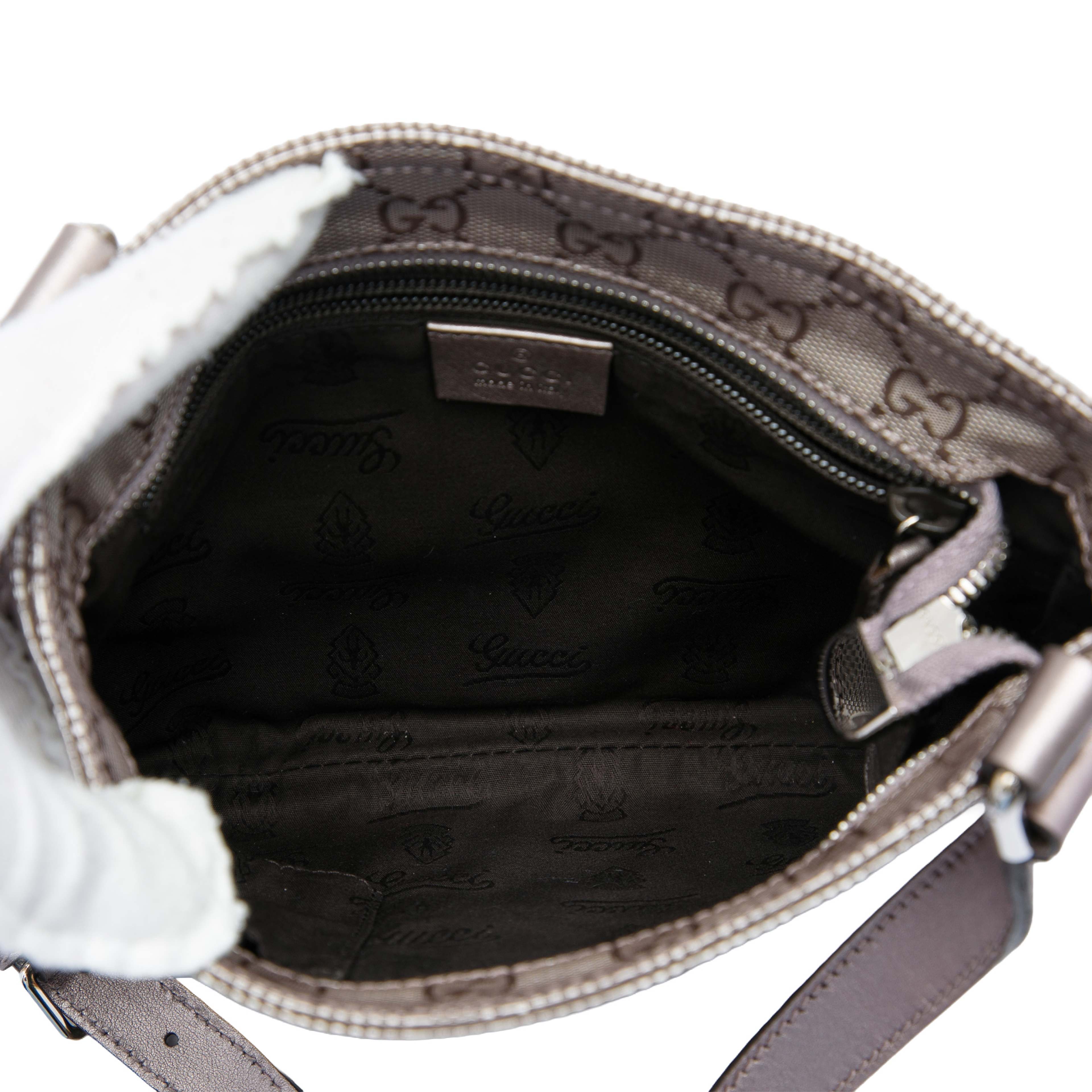 Gucci Gg Imprime Crossbody, från Luxclusif, i färgen silver. Klicka för att öppna bilden i stort format