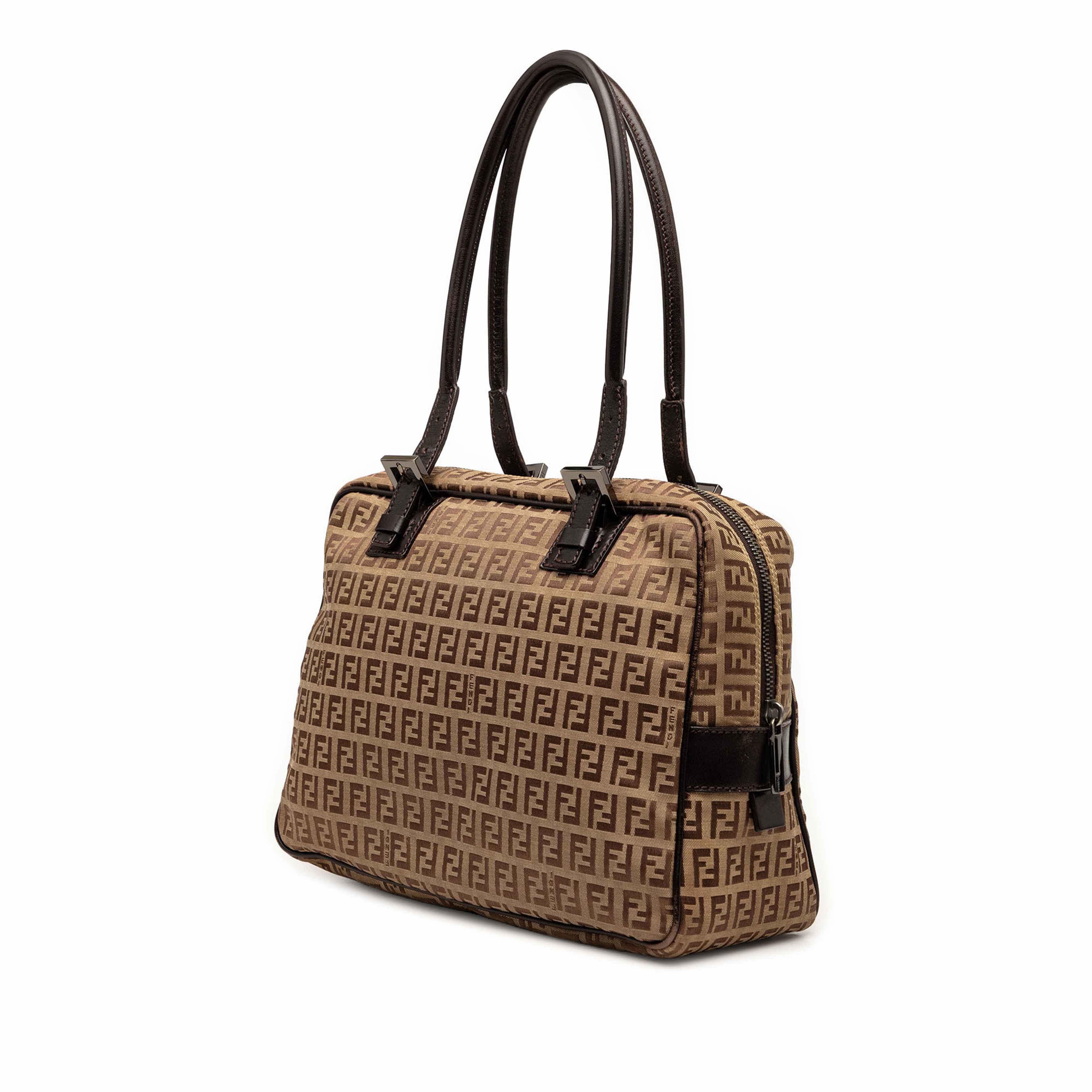 Fendi Zucchino Canvas Shoulder Bag, från Luxclusif, i färgen beige. Klicka för att öppna bilden i stort format