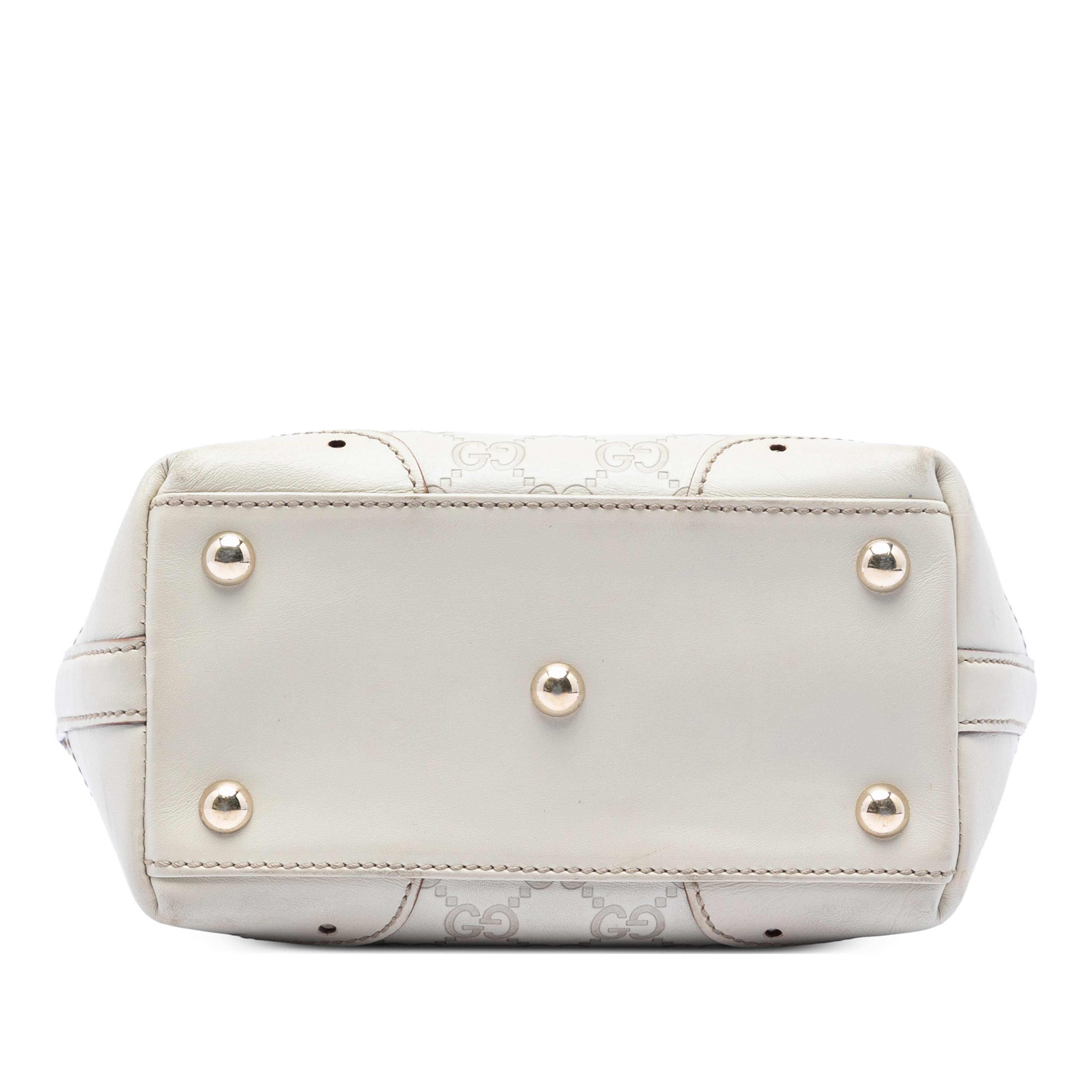 Gucci Mini Guccissima Punch Tote, från Luxclusif, i färgen vit. Klicka för att öppna bilden i stort format
