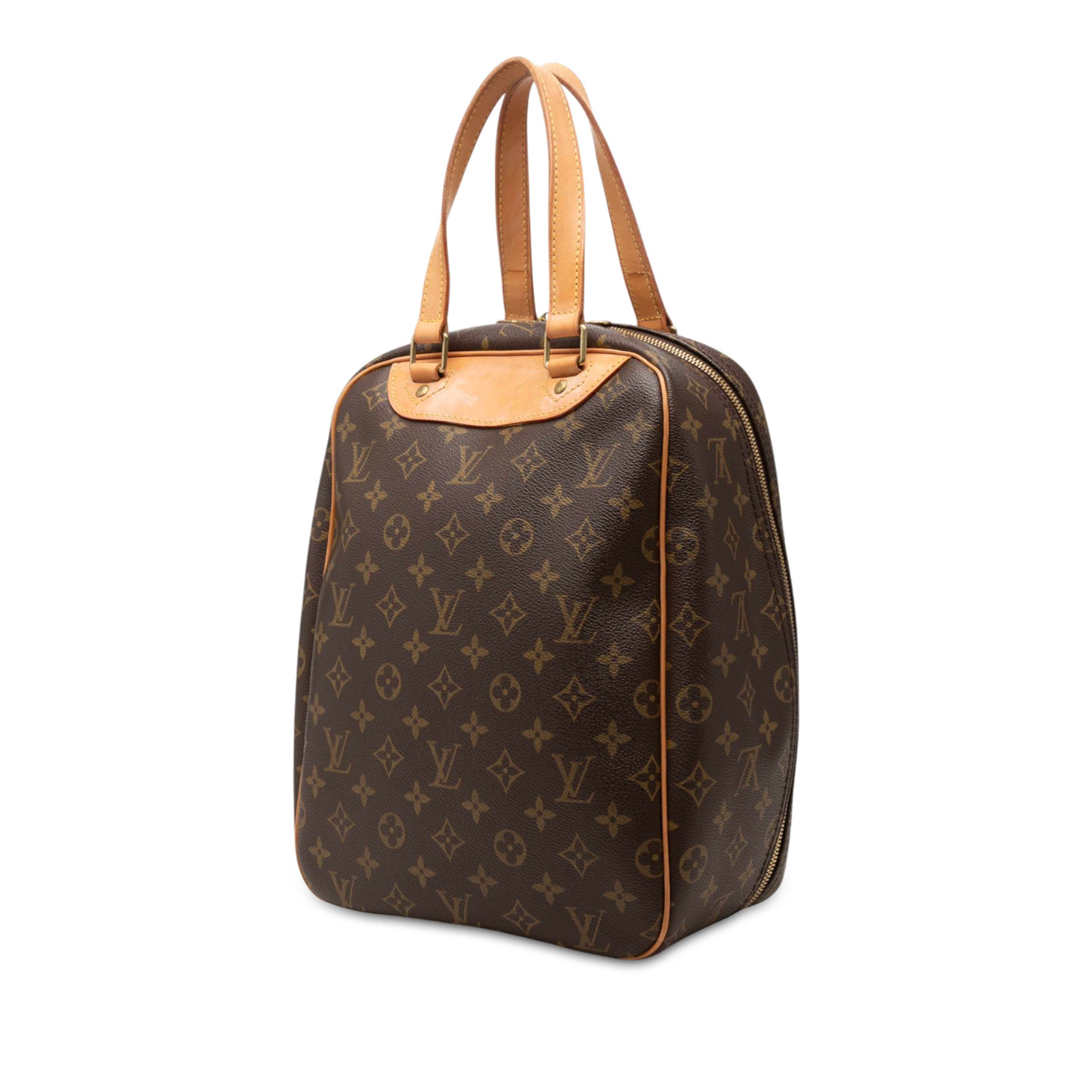 Louis Vuitton Monogram Excursion, från Luxclusif, i färgen brun. Klicka för att öppna bilden i stort format