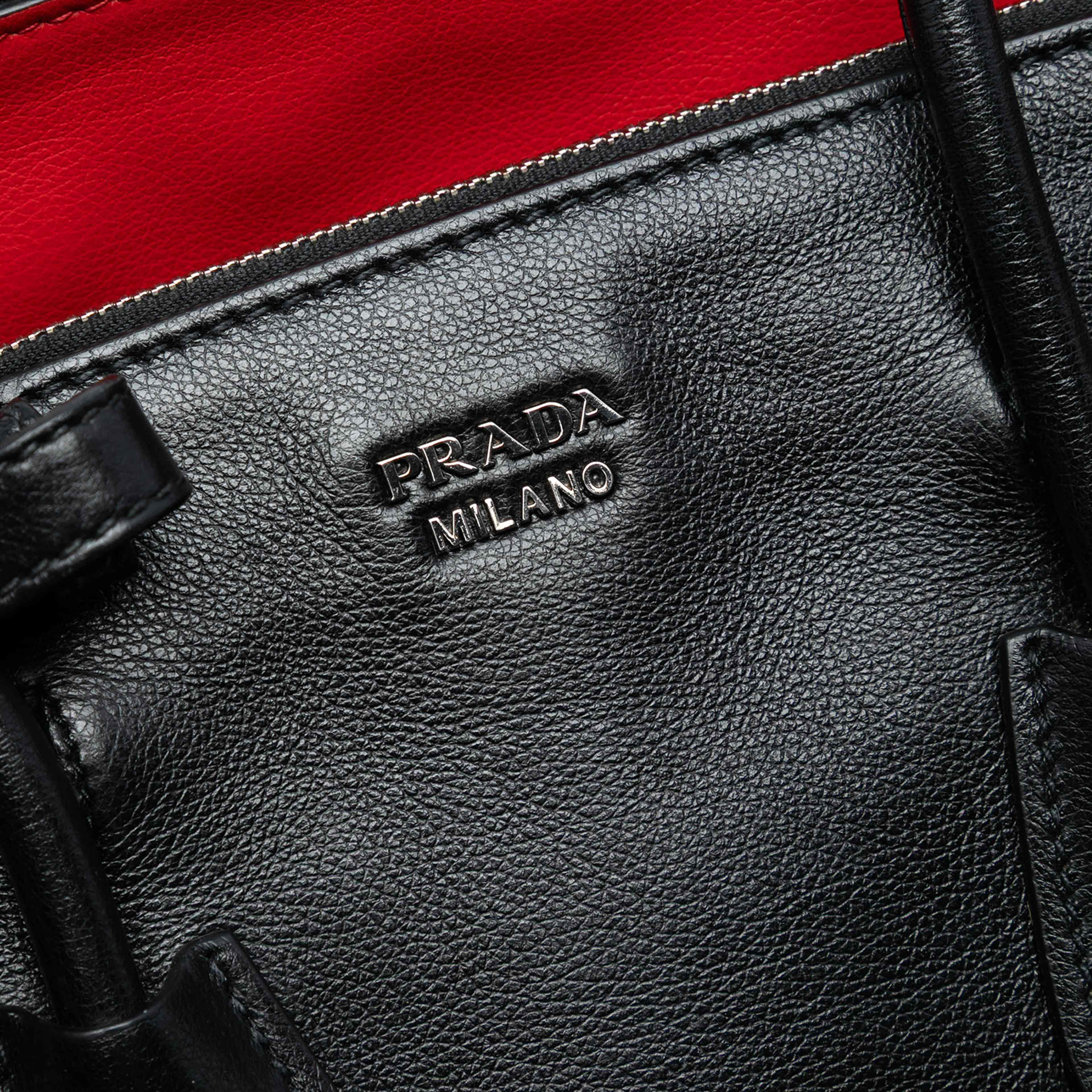 Prada Glace Calf Ponyhair Twin Pocket Satchel, från Luxclusif, i färgen black. Klicka för att öppna bilden i stort format