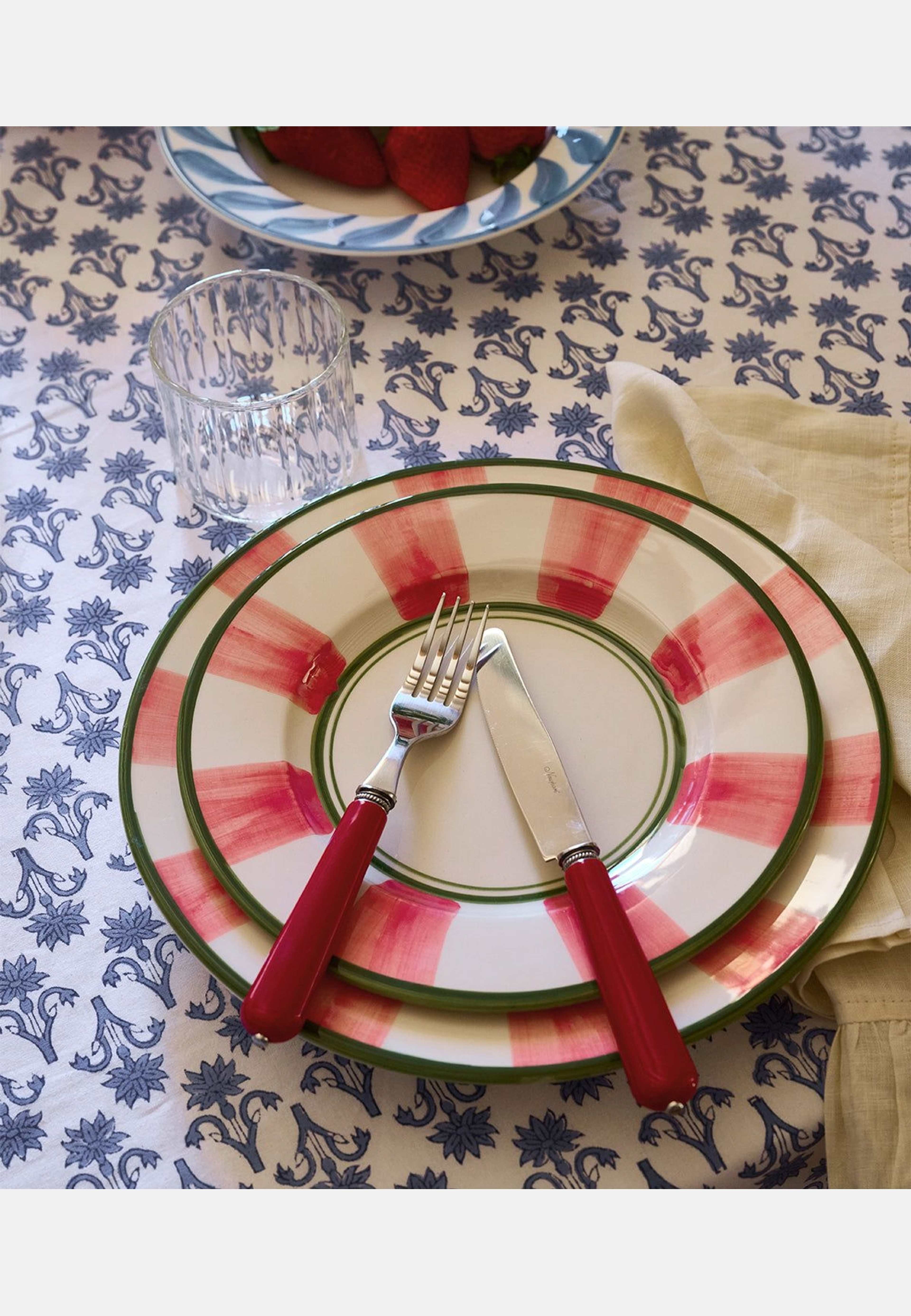 Circus Tallrik - 28 Cm, från Pick A Poppy, i färgen pink. Klicka för att öppna bilden i stort format