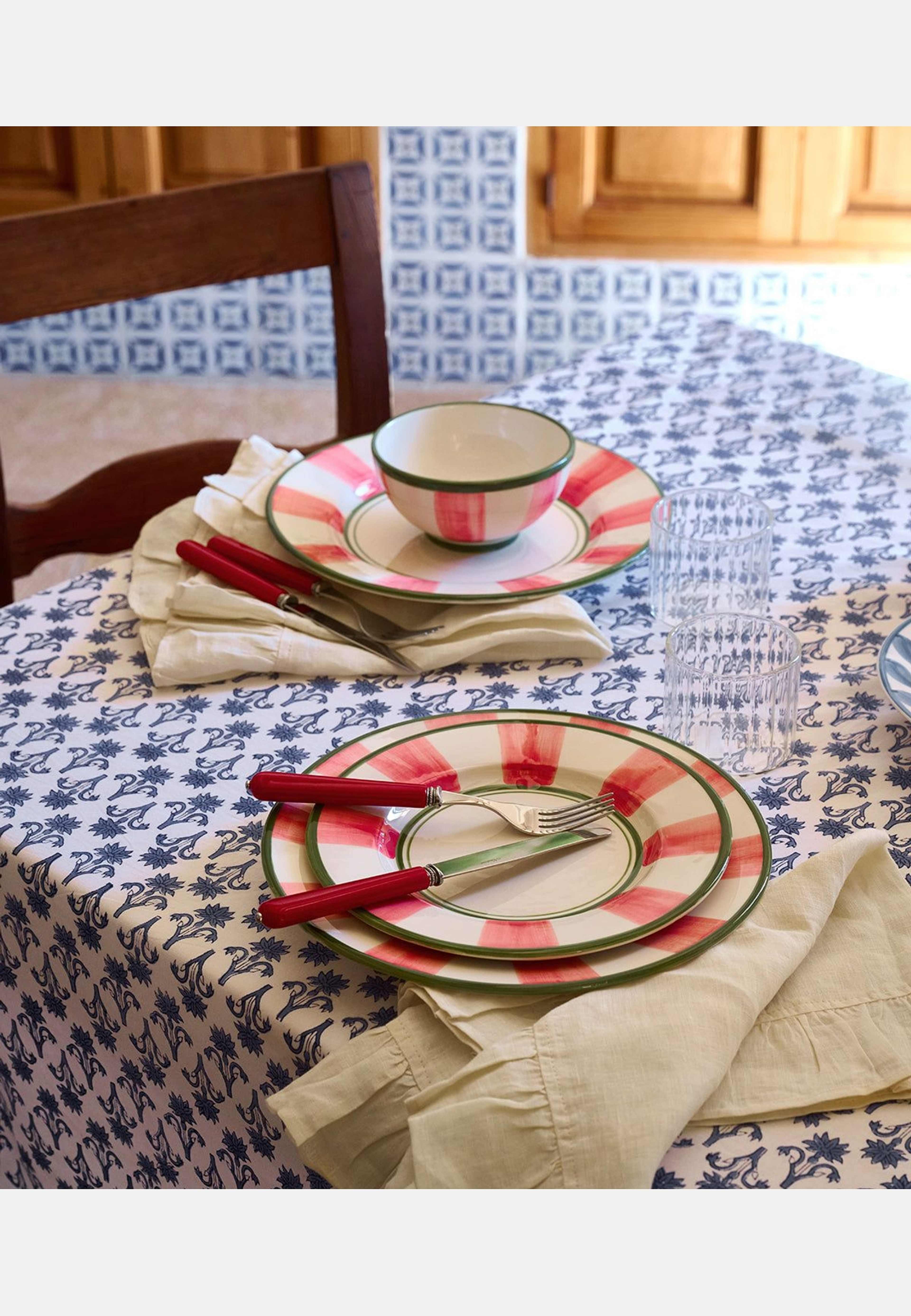 Circus Tallrik - 28 Cm, från Pick A Poppy, i färgen pink. Klicka för att öppna bilden i stort format